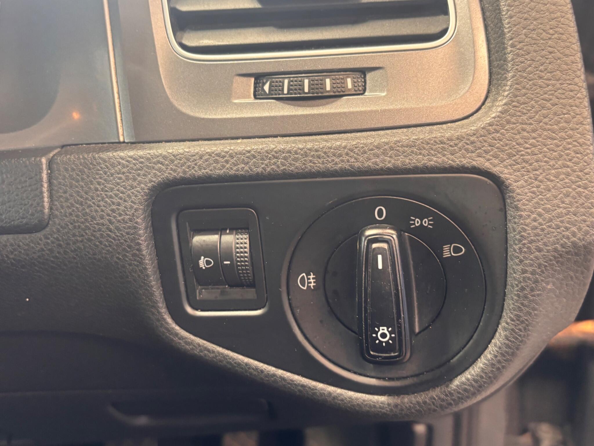 Volkswagen Golf - Image 19