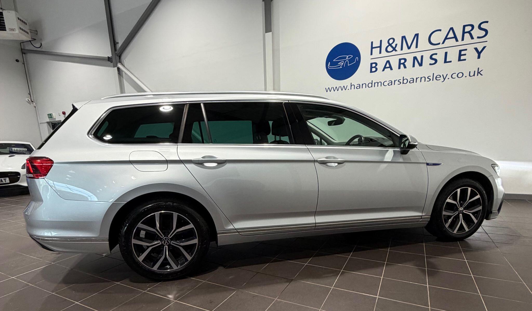 Volkswagen Passat - Image 7
