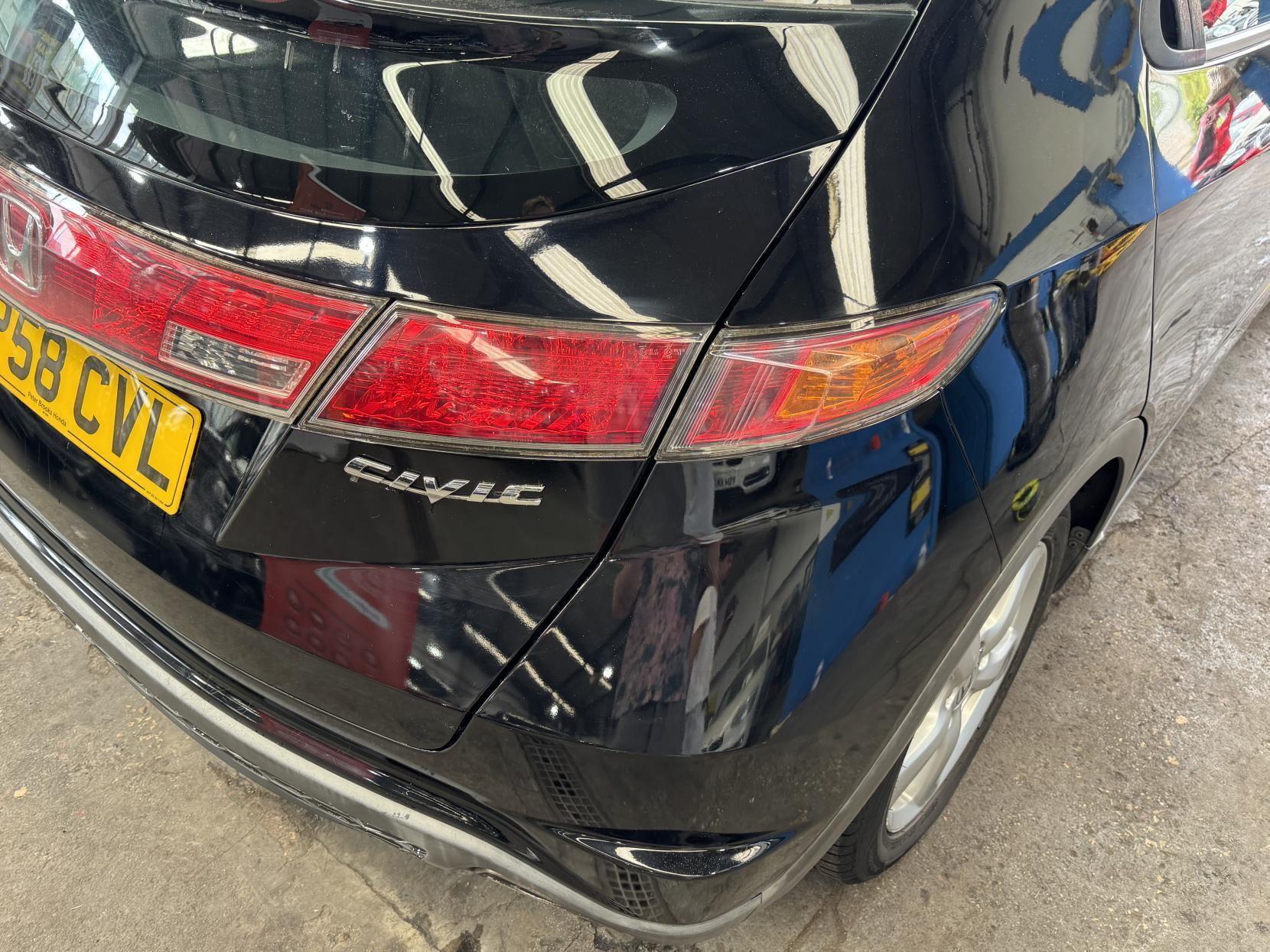 Honda Civic - Image 9