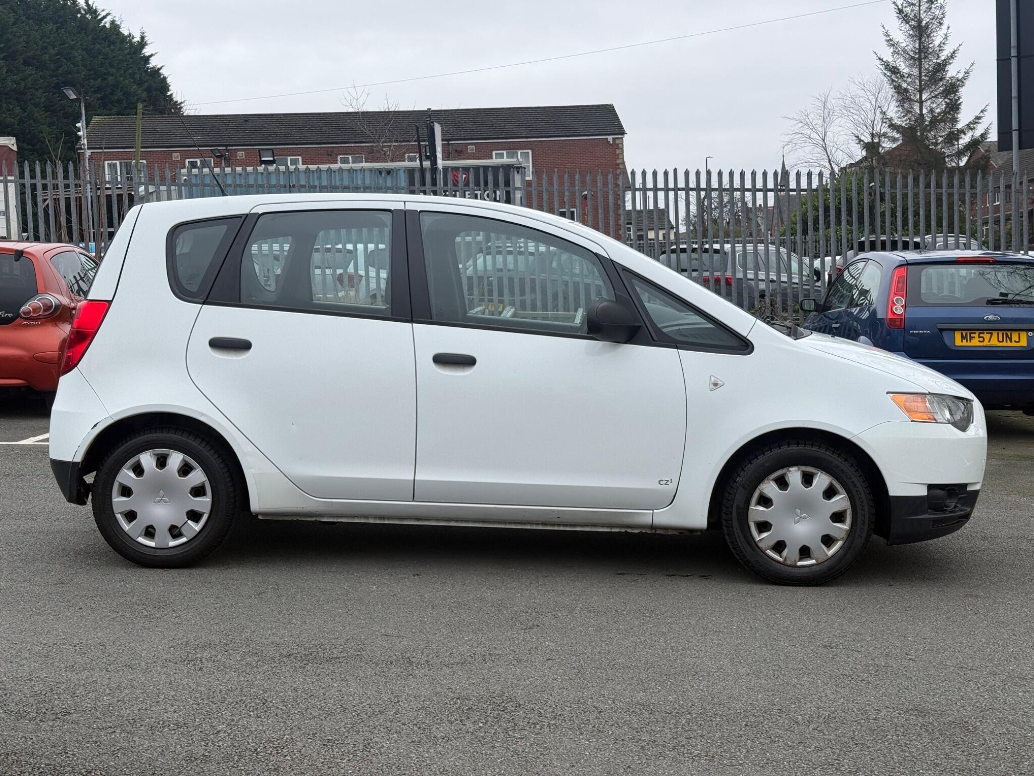 Mitsubishi Colt - Image 8