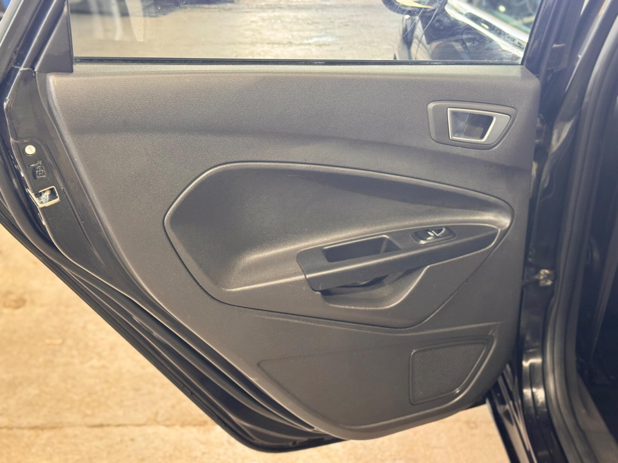 Ford Fiesta - Image 35