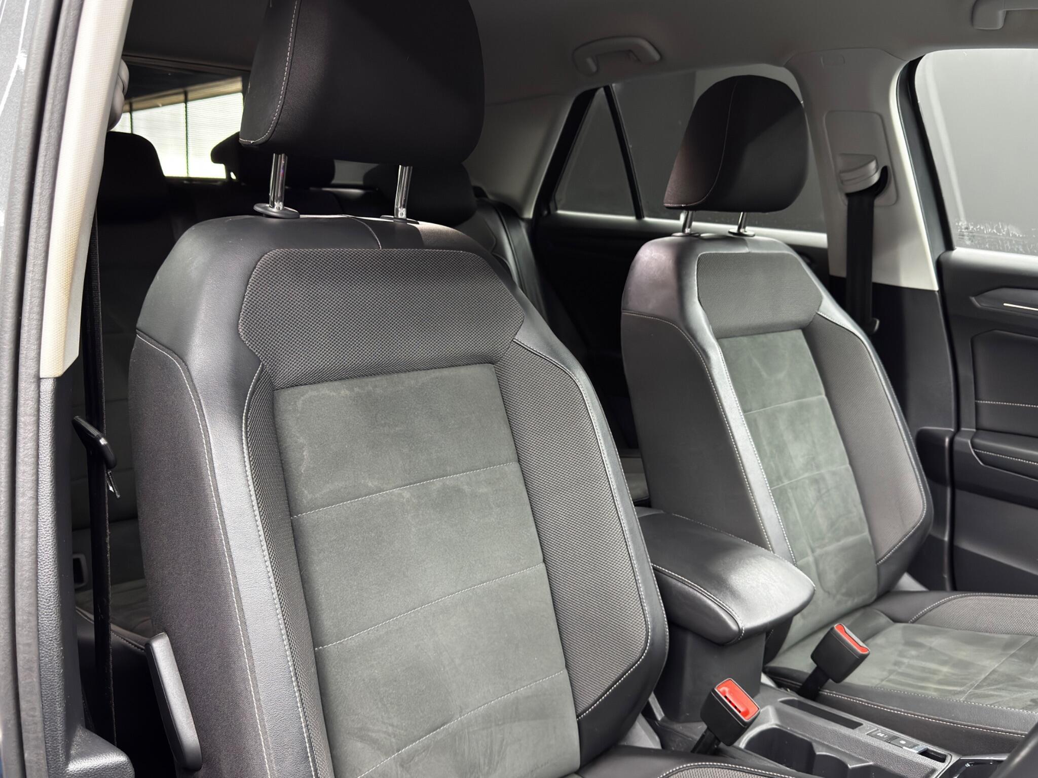 Volkswagen T-Roc - Image 12