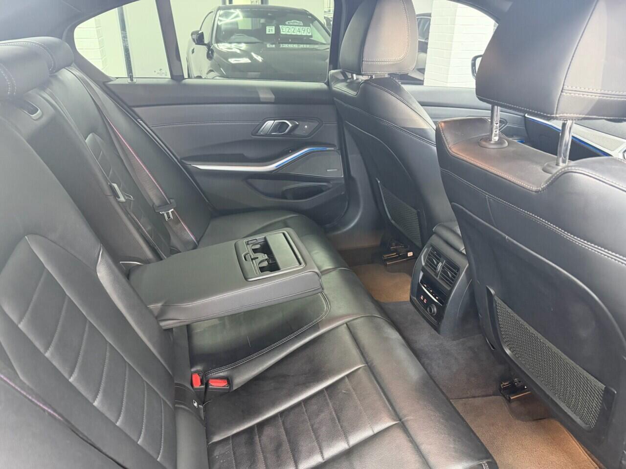 BMW 3 Series - Image 17