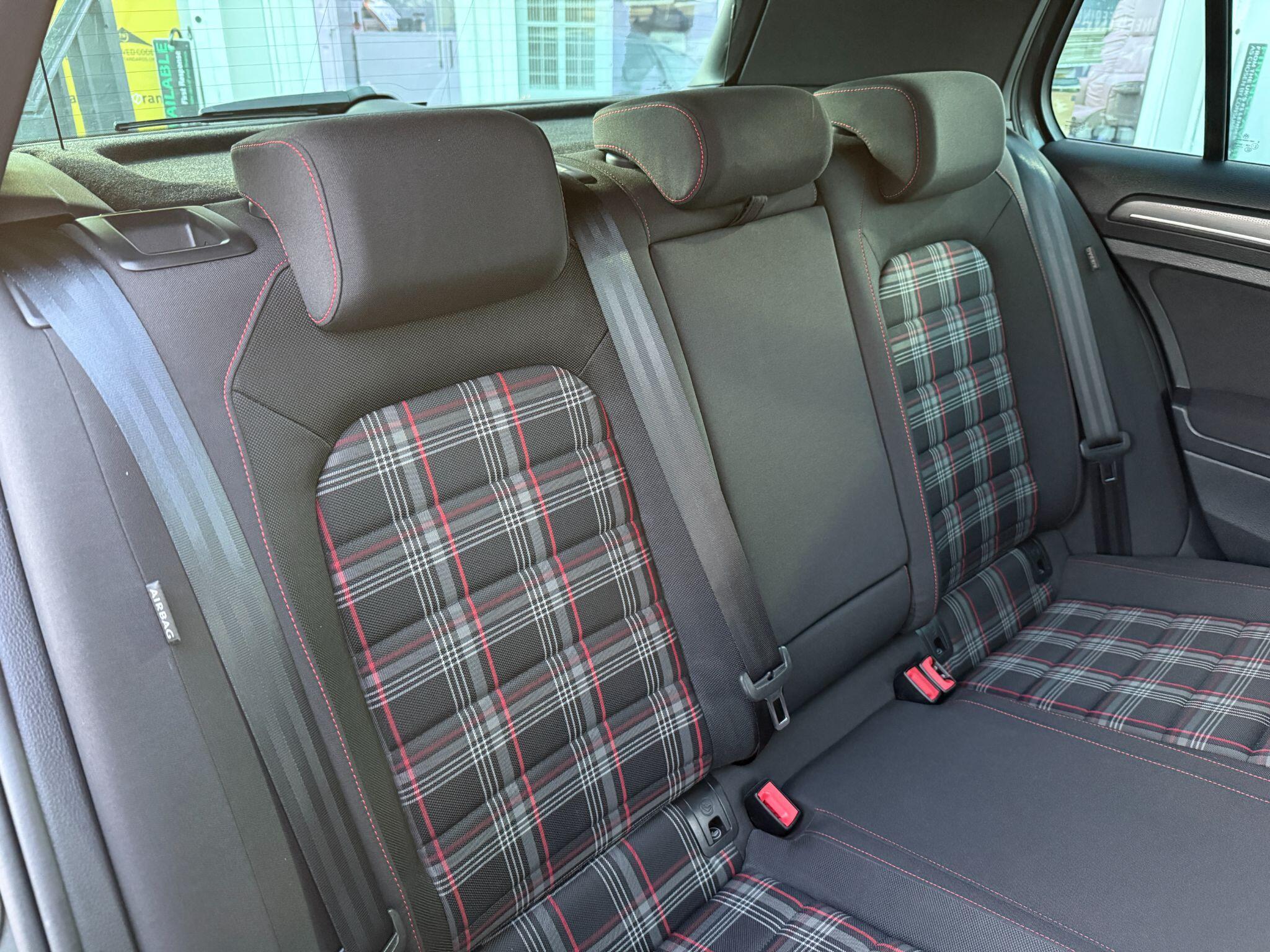 Volkswagen Golf - Image 4