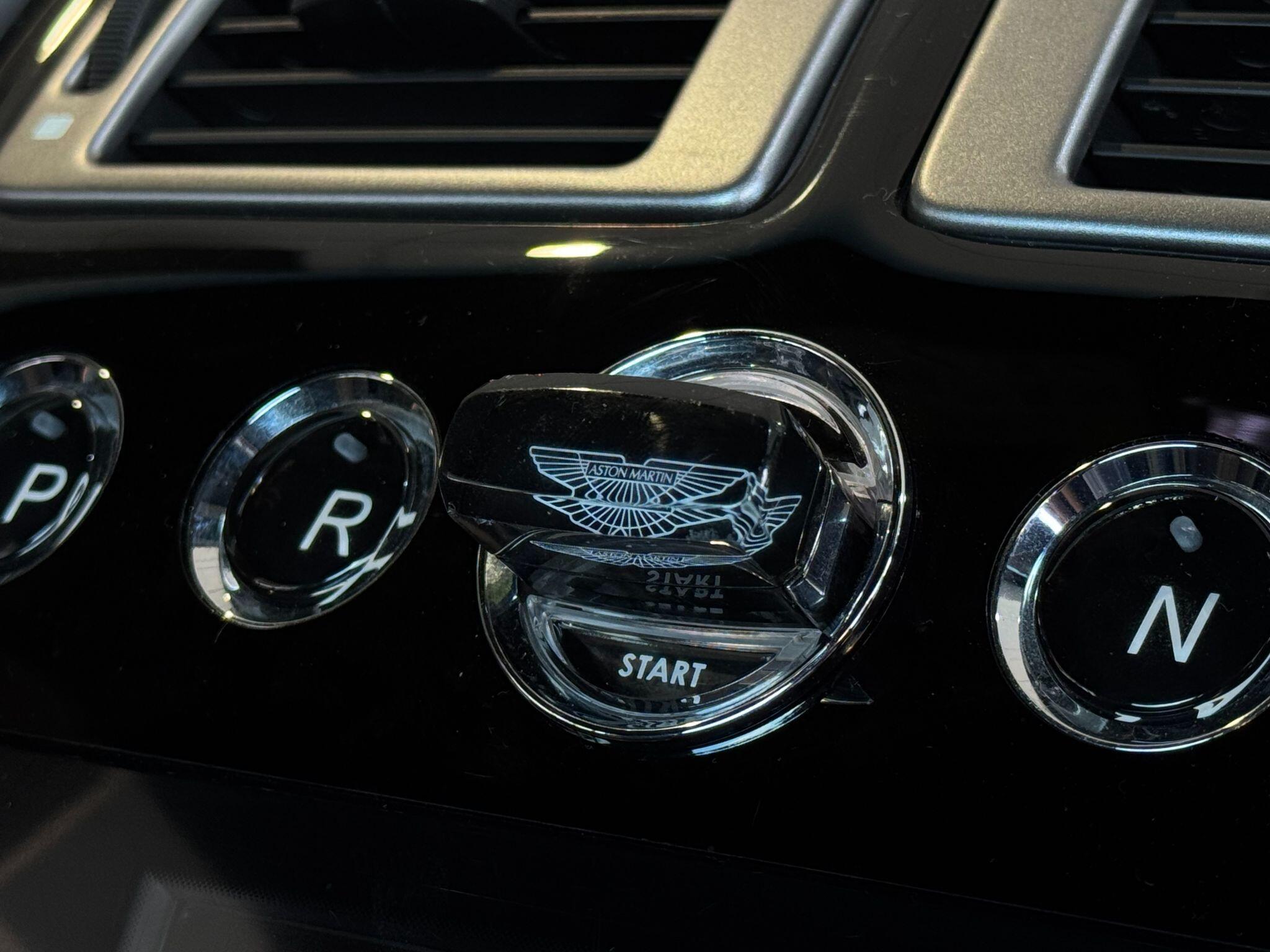 Aston Martin Virage - Image 31