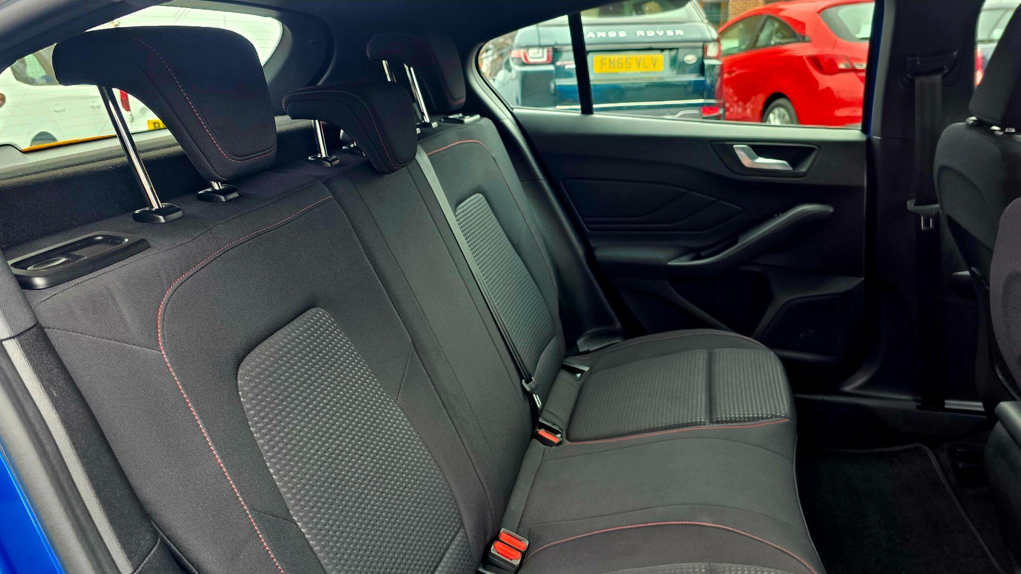 Ford Focus - Image 19