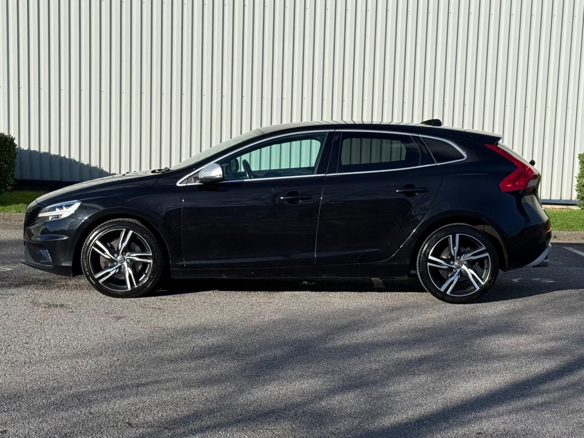 Volvo V40 - Image 12