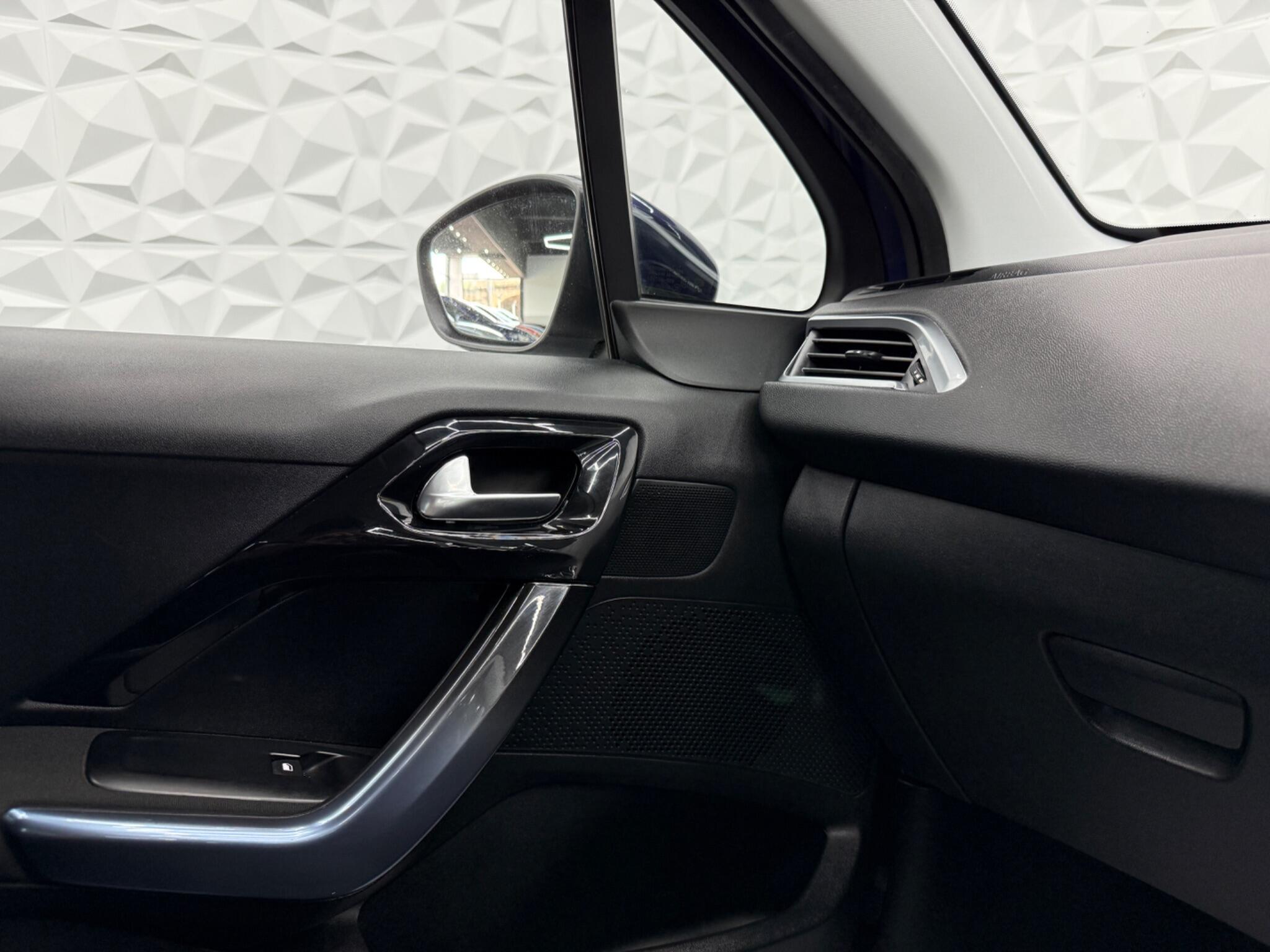 Peugeot 208 - Image 45