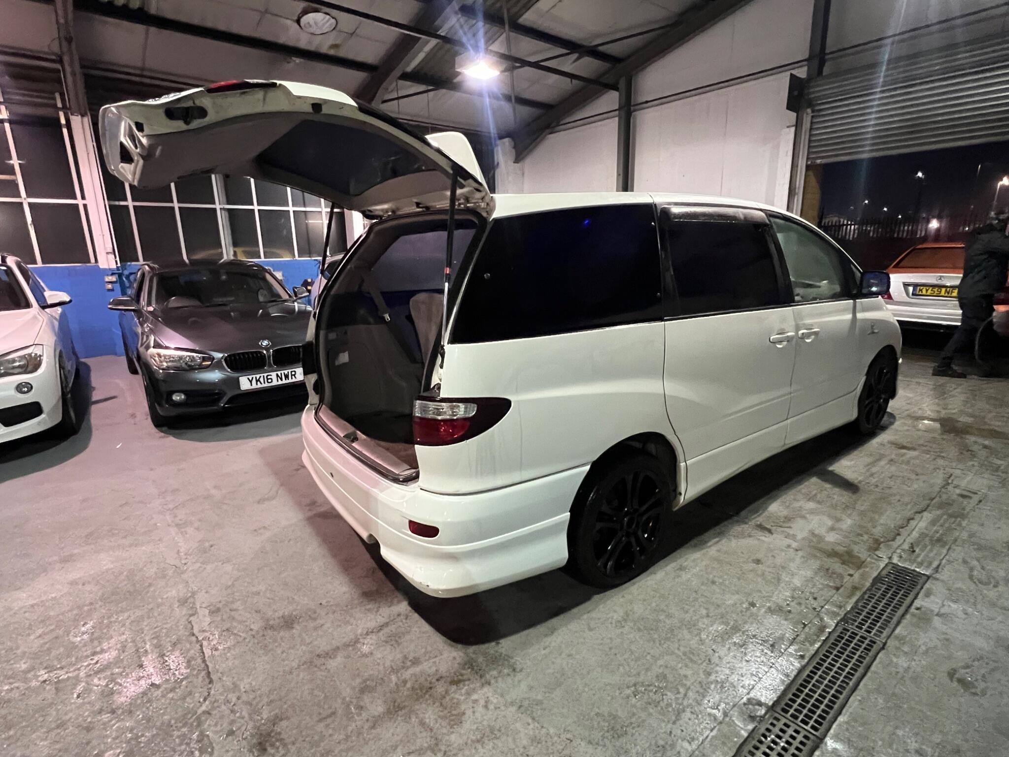 Toyota Estima - Image 12