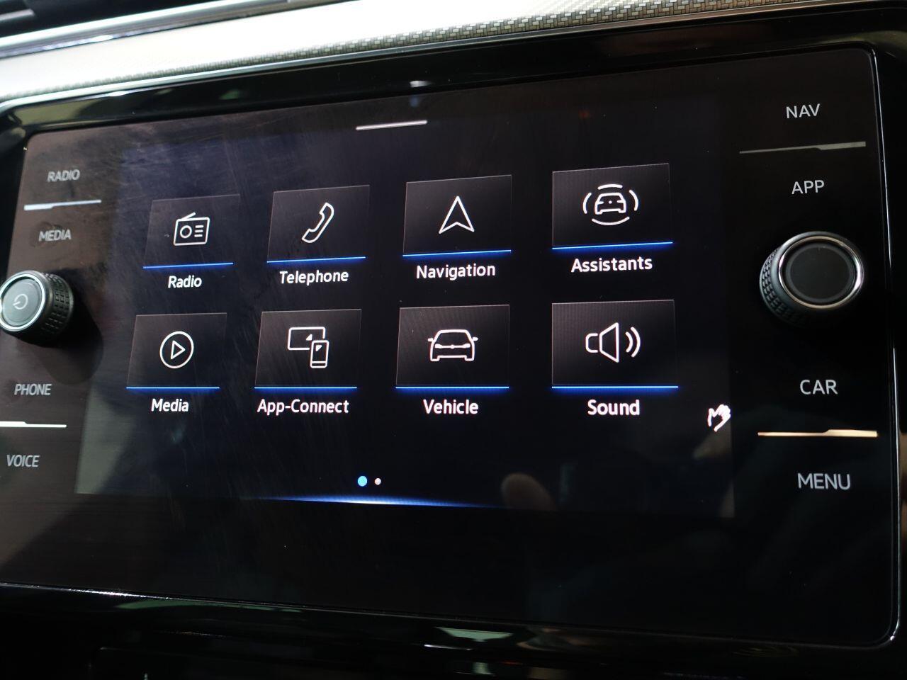 Volkswagen Passat - Image 37