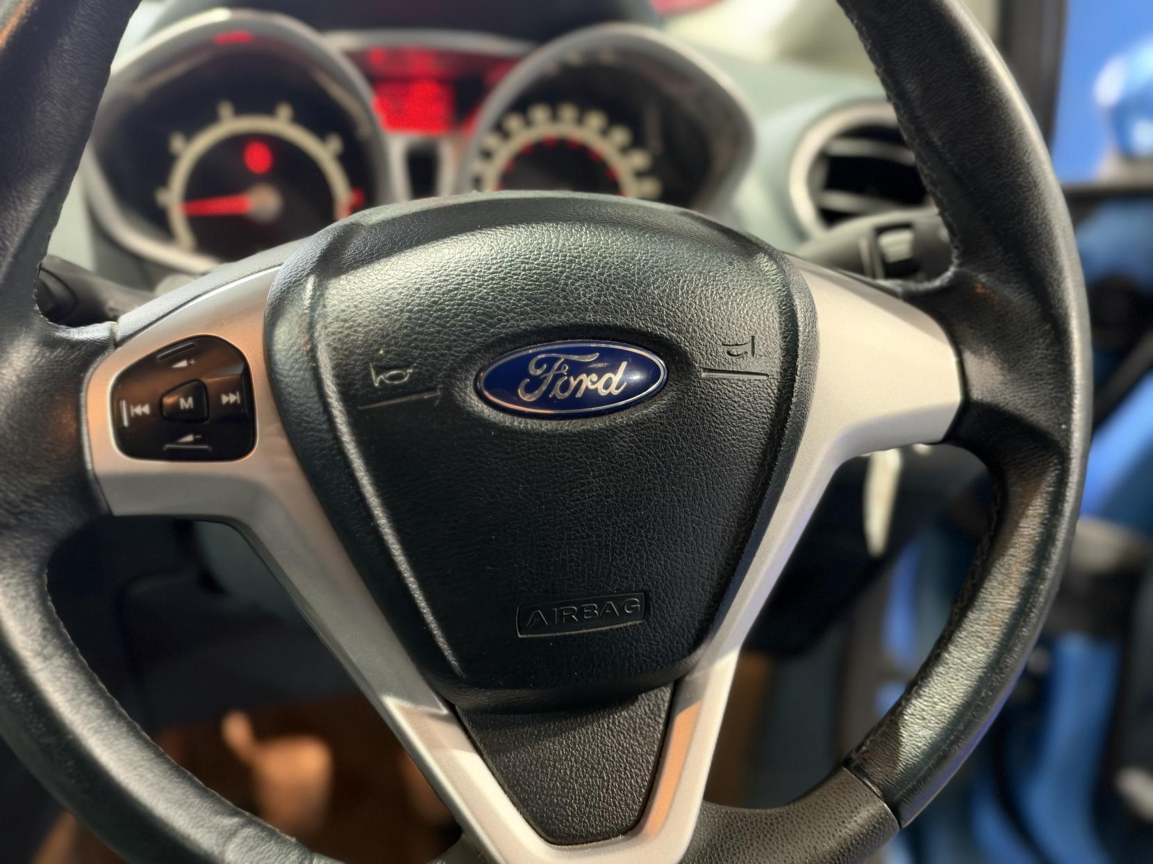 Ford Fiesta - Image 10