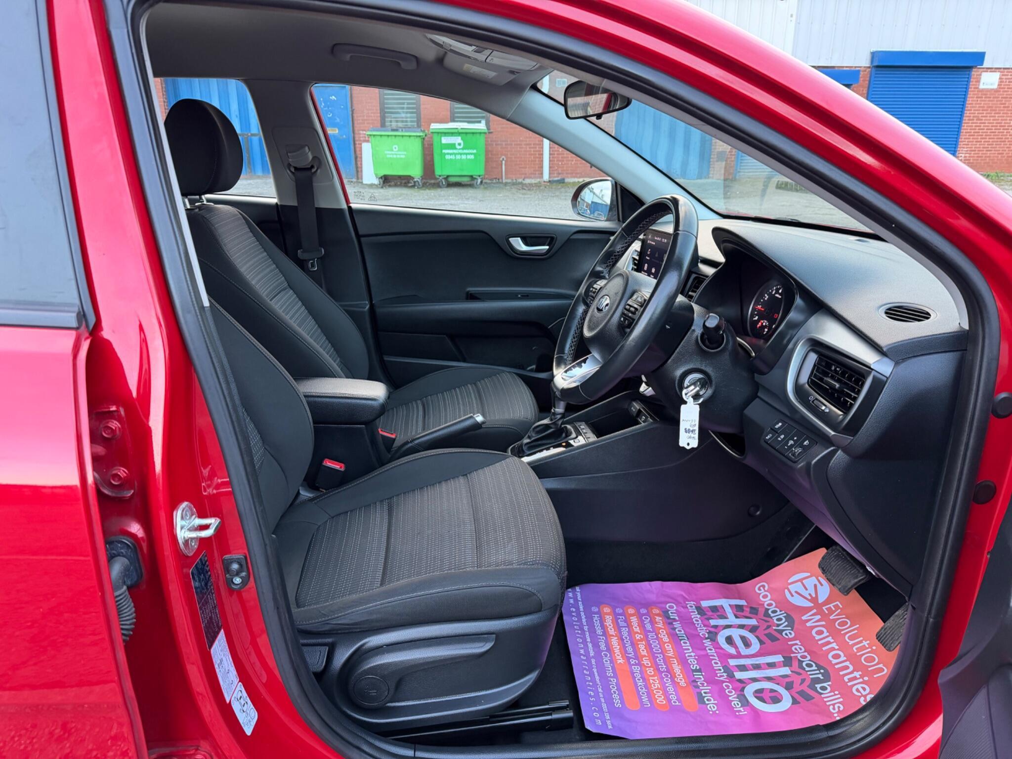 Kia Stonic - Image 41