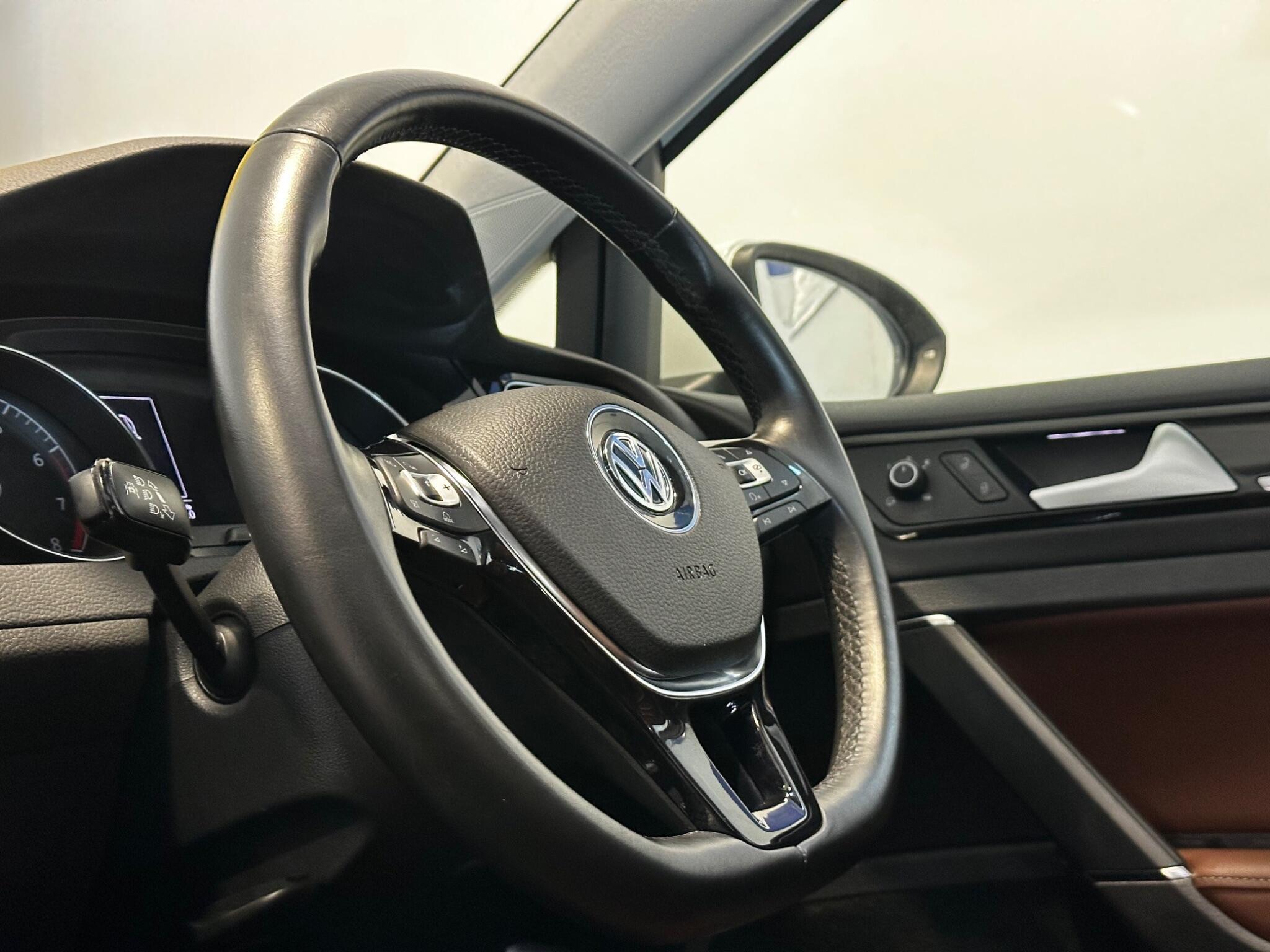 Volkswagen Golf - Image 27