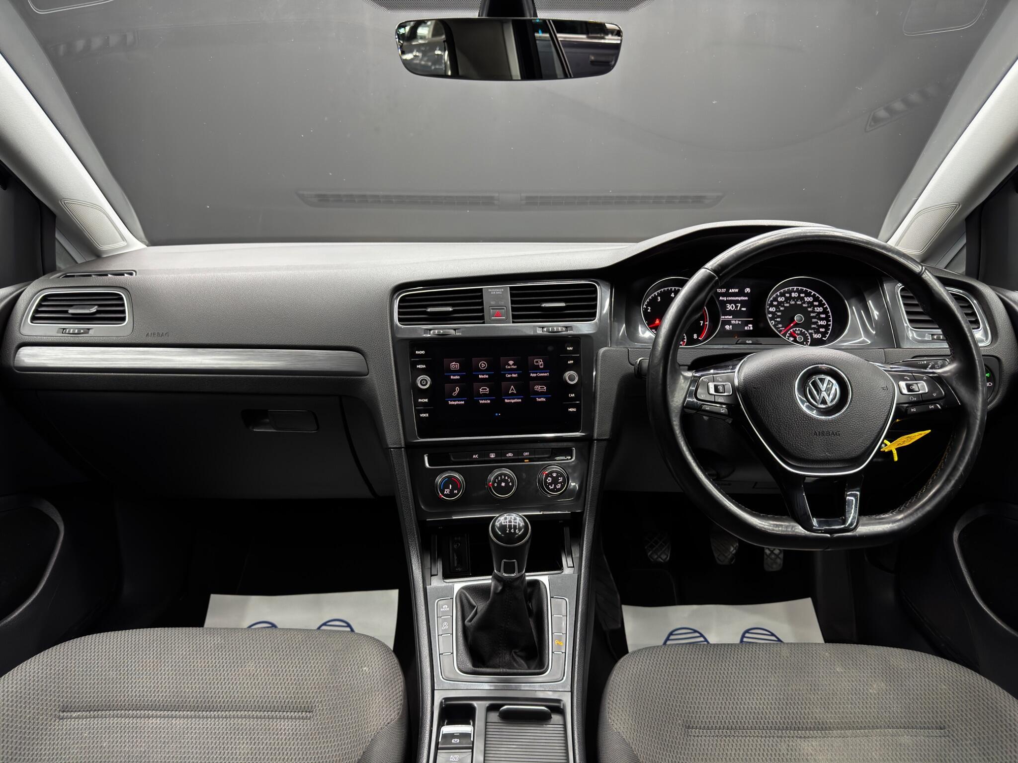 Volkswagen Golf - Image 10