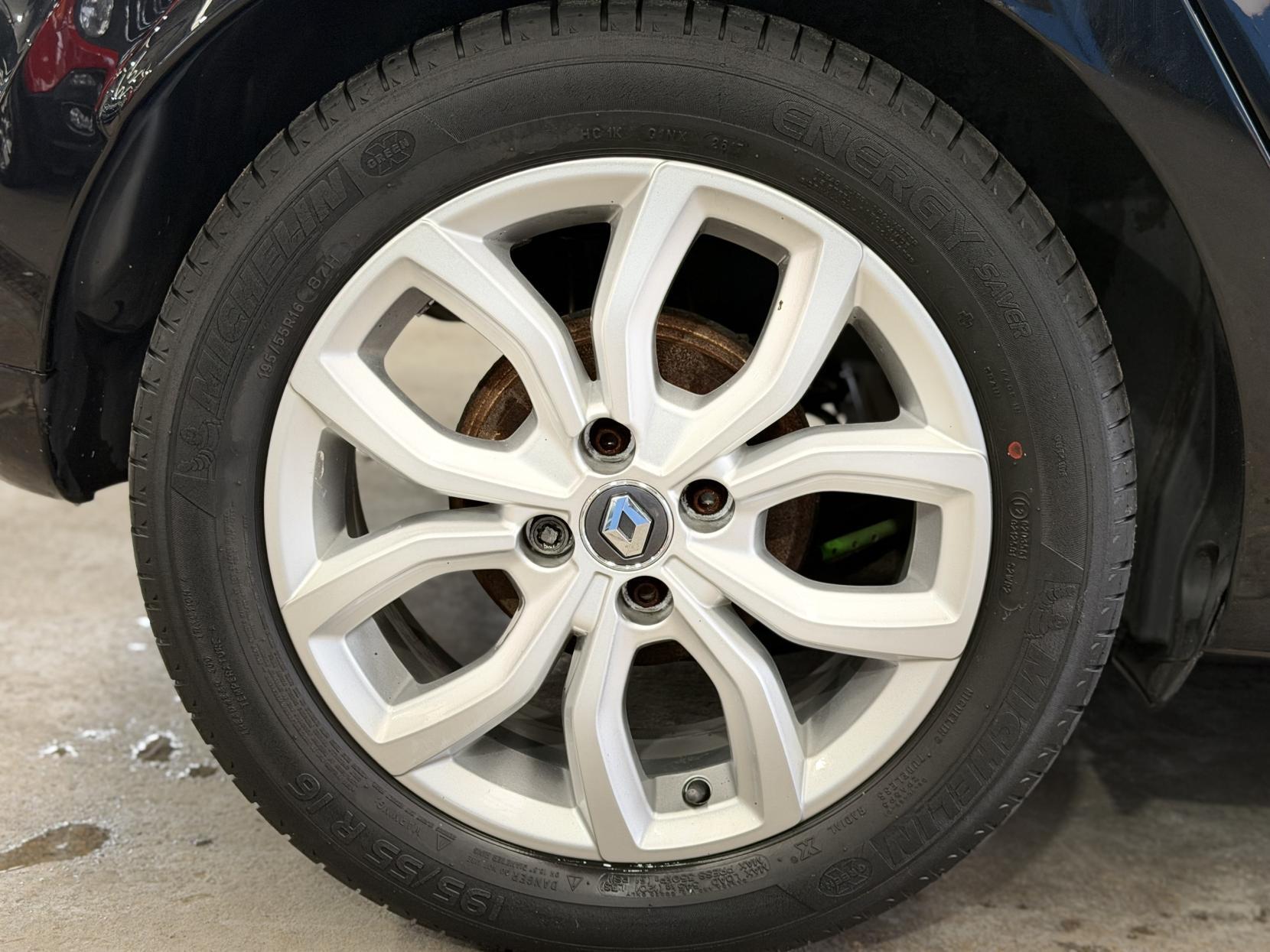 Renault Clio - Image 17