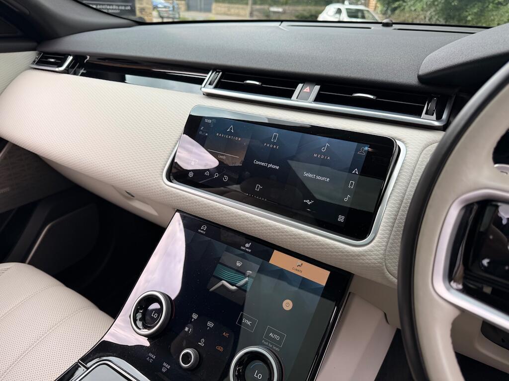 Land Rover Range Rover Velar - Image 42
