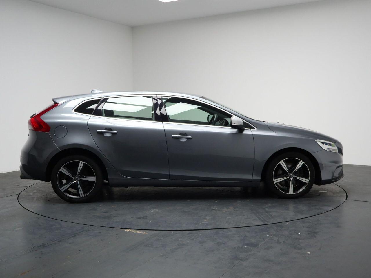 Volvo V40 - Image 21