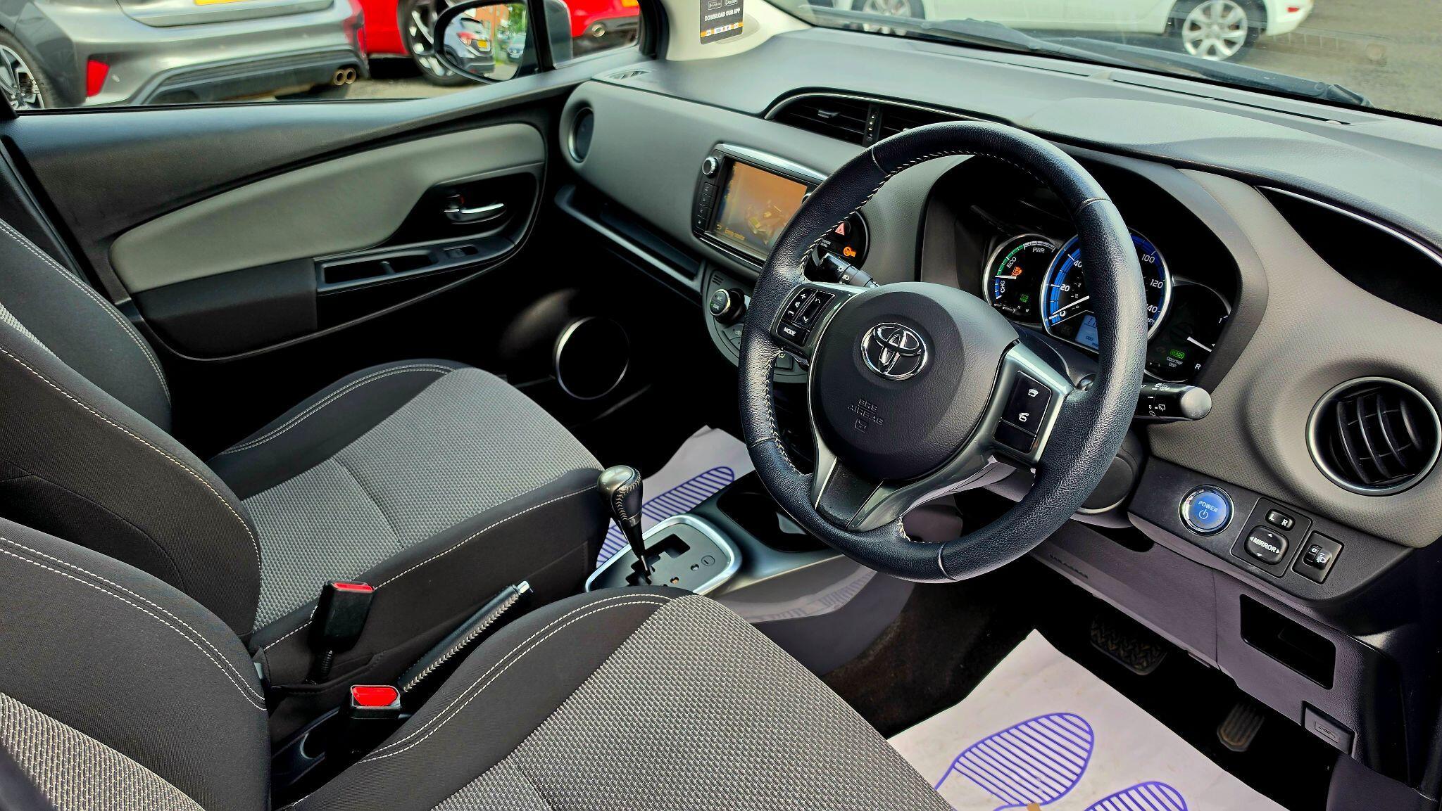 Toyota Yaris - Image 11