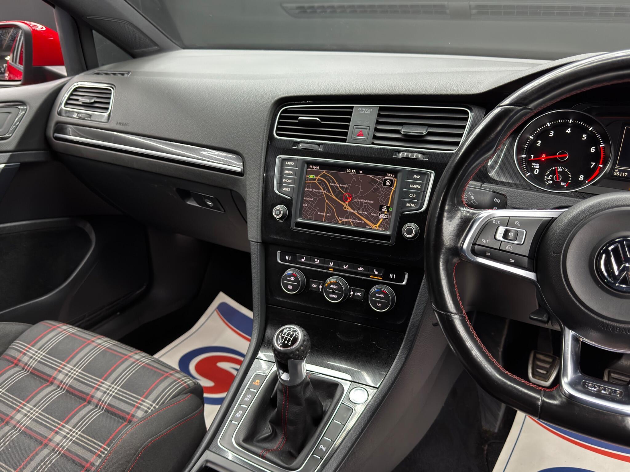 Volkswagen Golf - Image 22