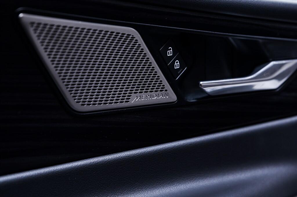 Jaguar XE - Image 29
