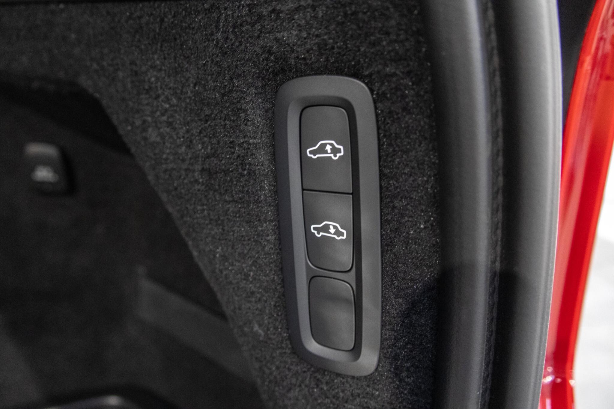 Volvo XC90 - Image 12