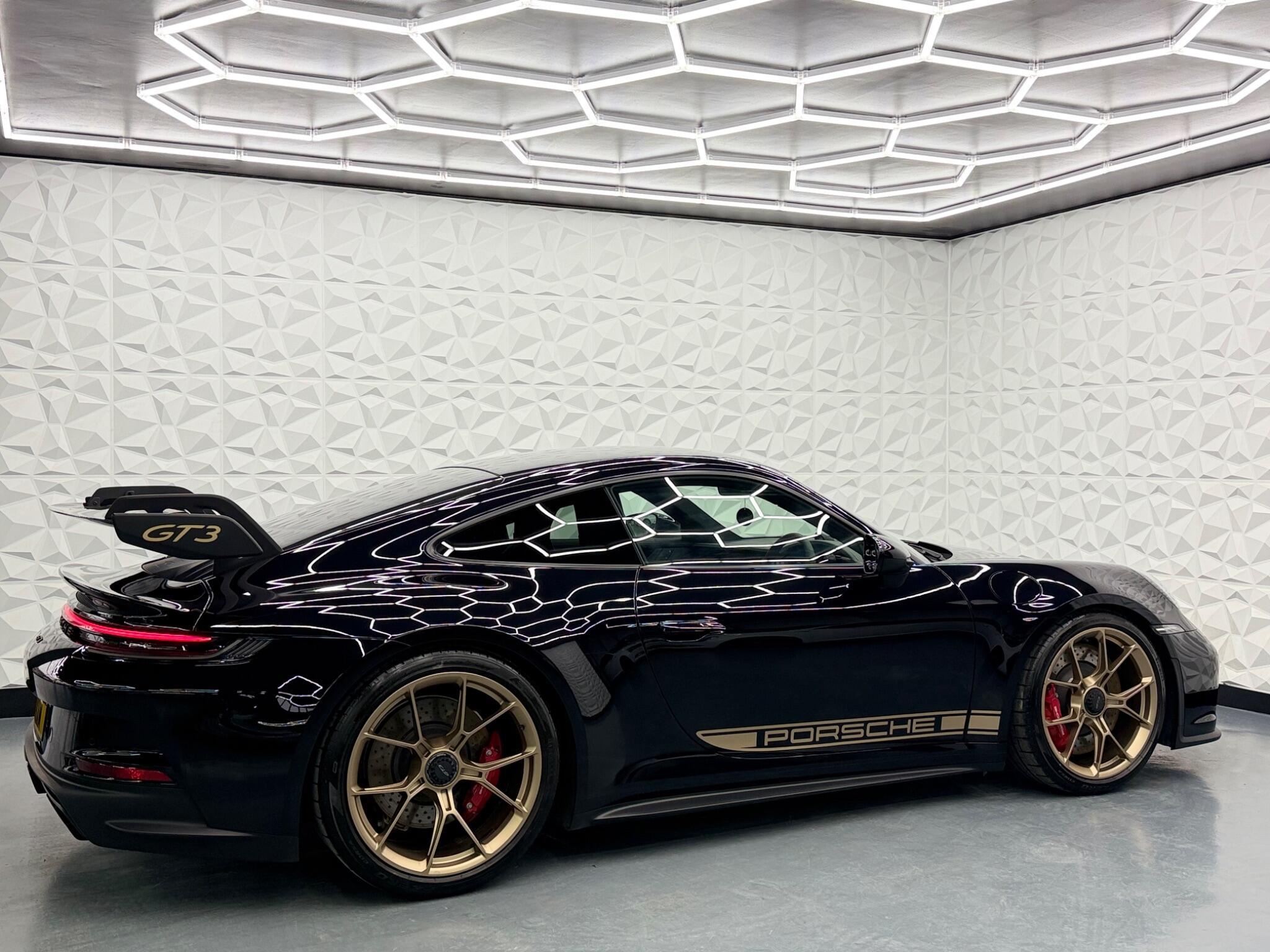 Porsche 911 - Image 17