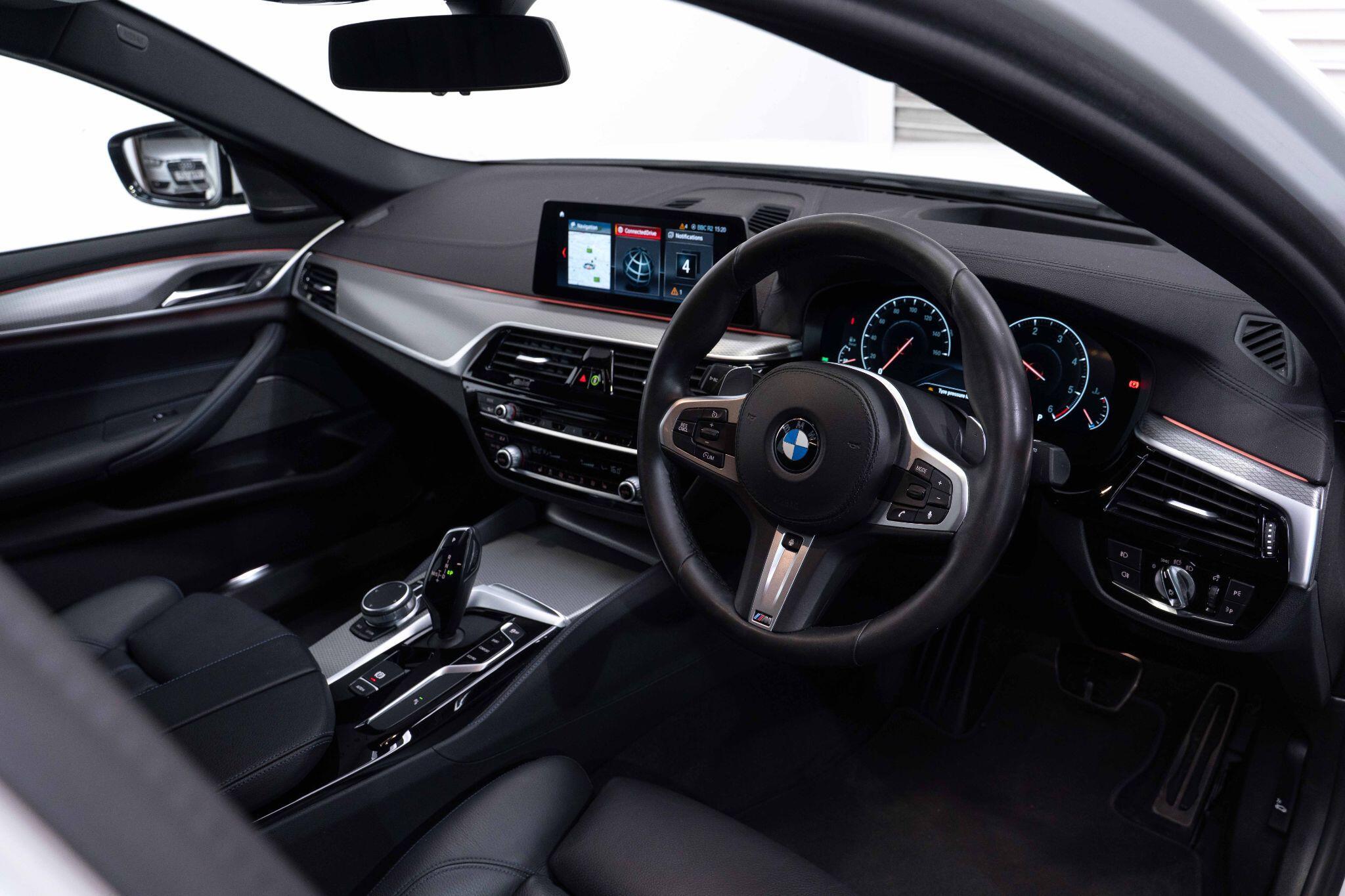 BMW 5 Series - Image 9