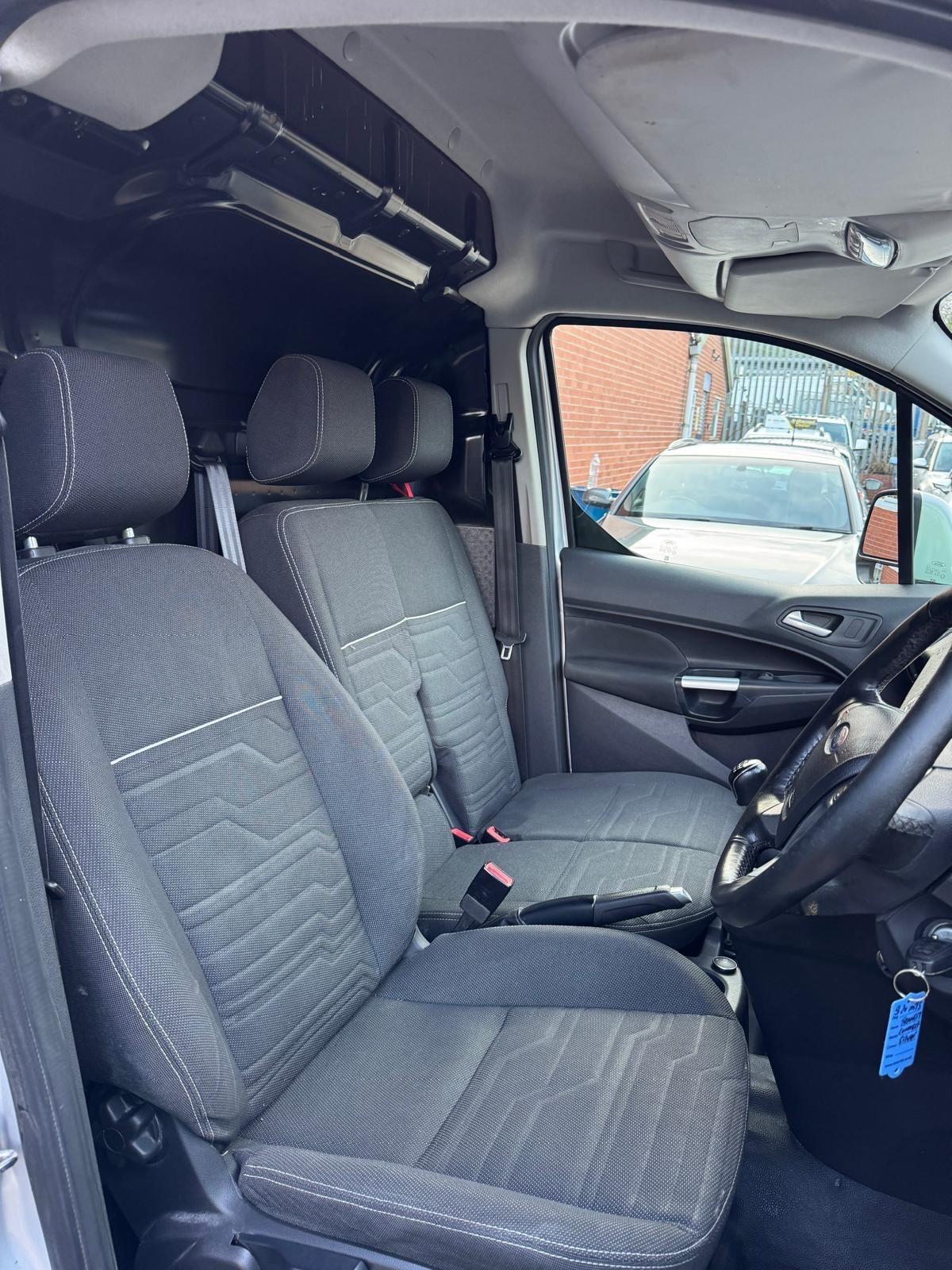 Ford Transit Connect - Image 25