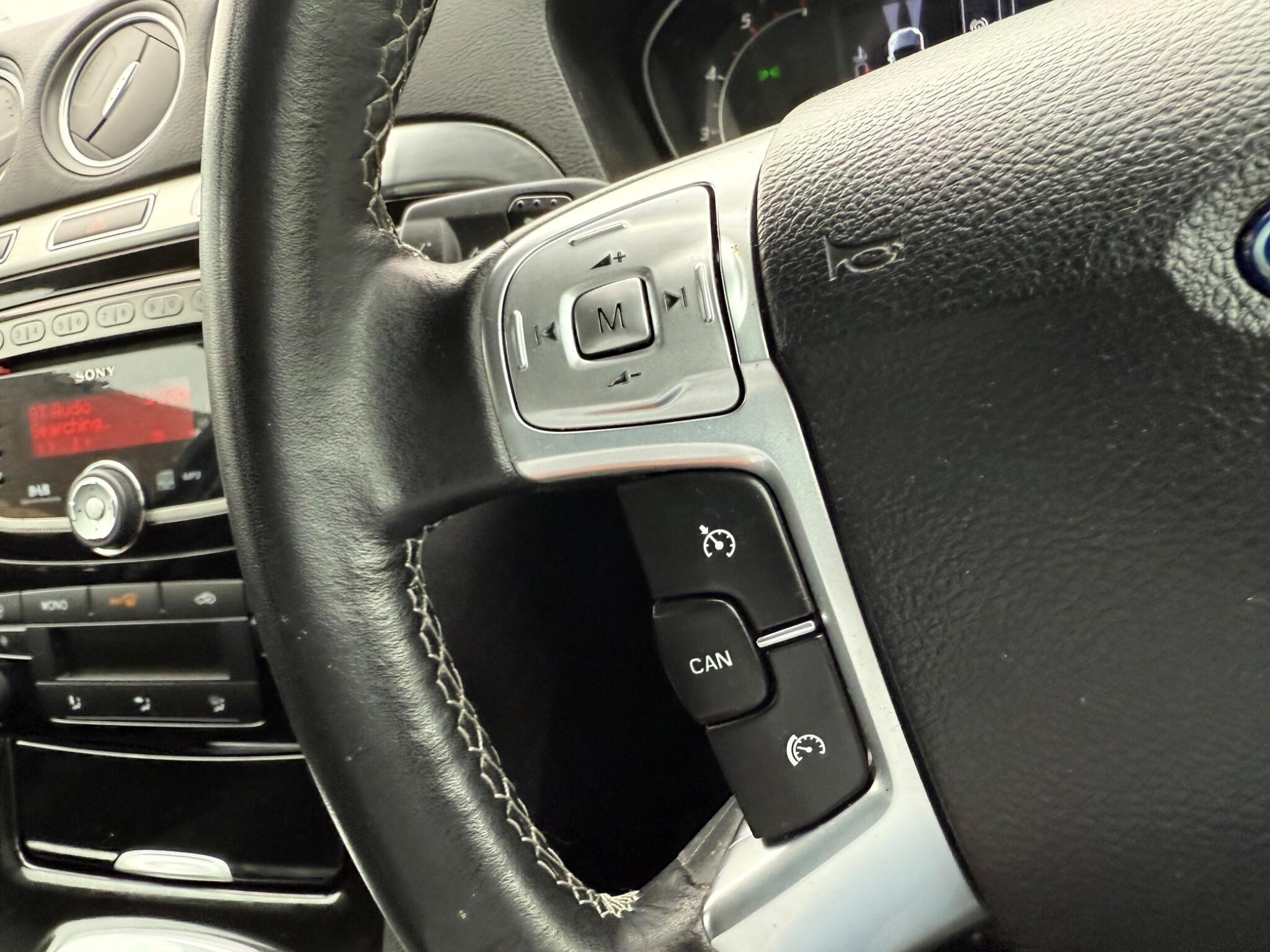 Ford Galaxy - Image 19