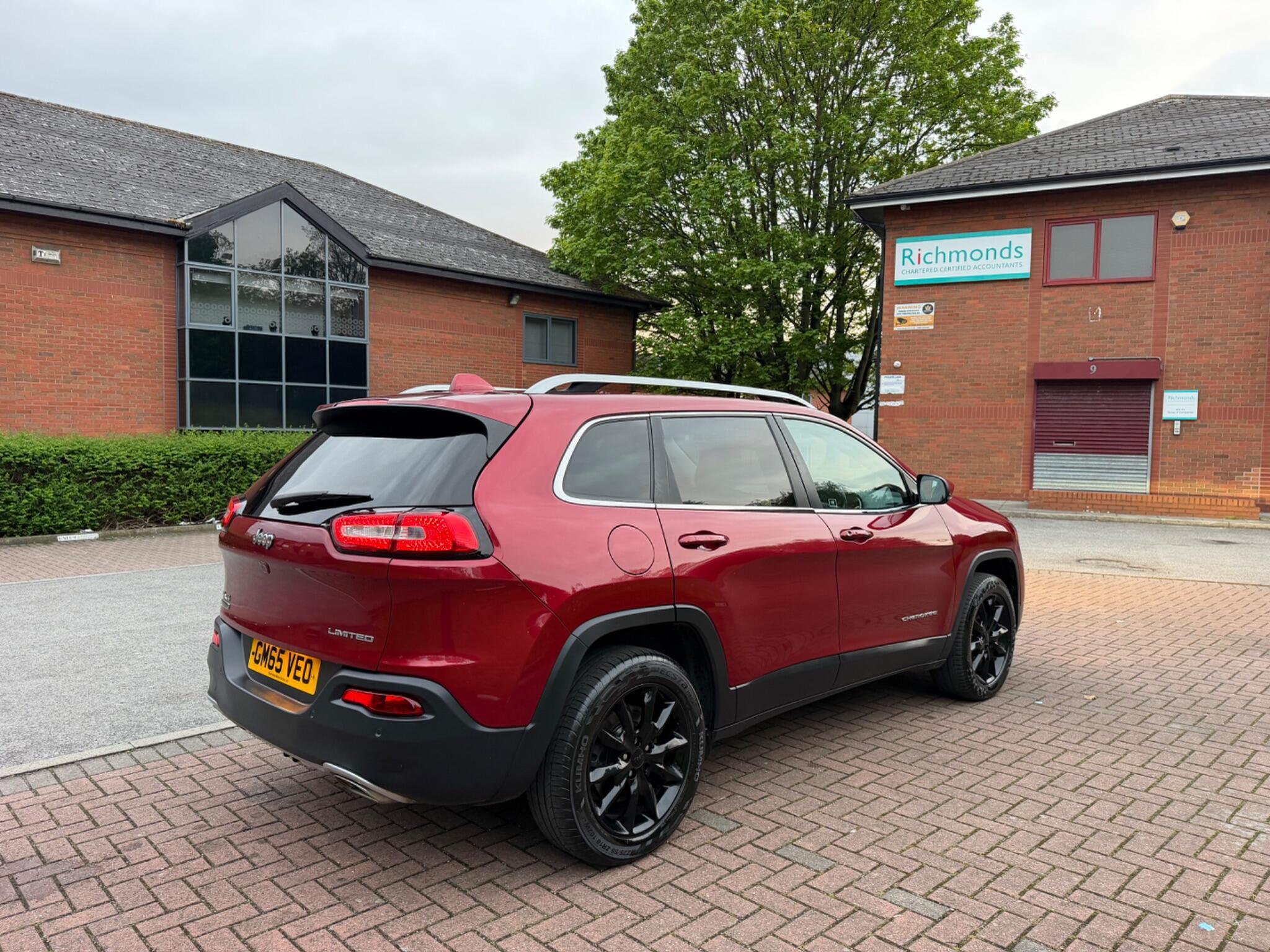 Jeep Cherokee - Image 21