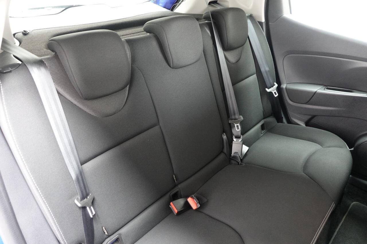 Renault Clio - Image 18
