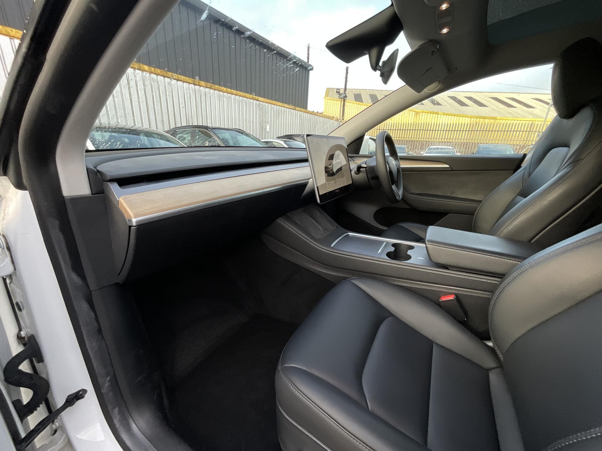 Tesla Model Y - Image 19