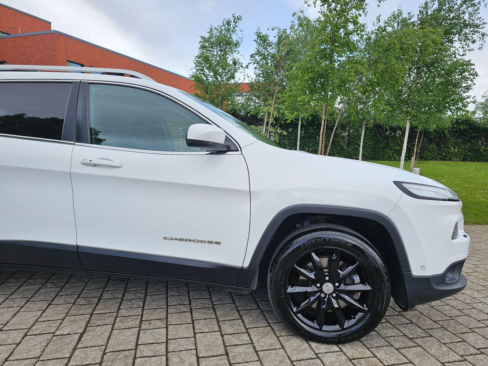 Jeep Cherokee - Image 16