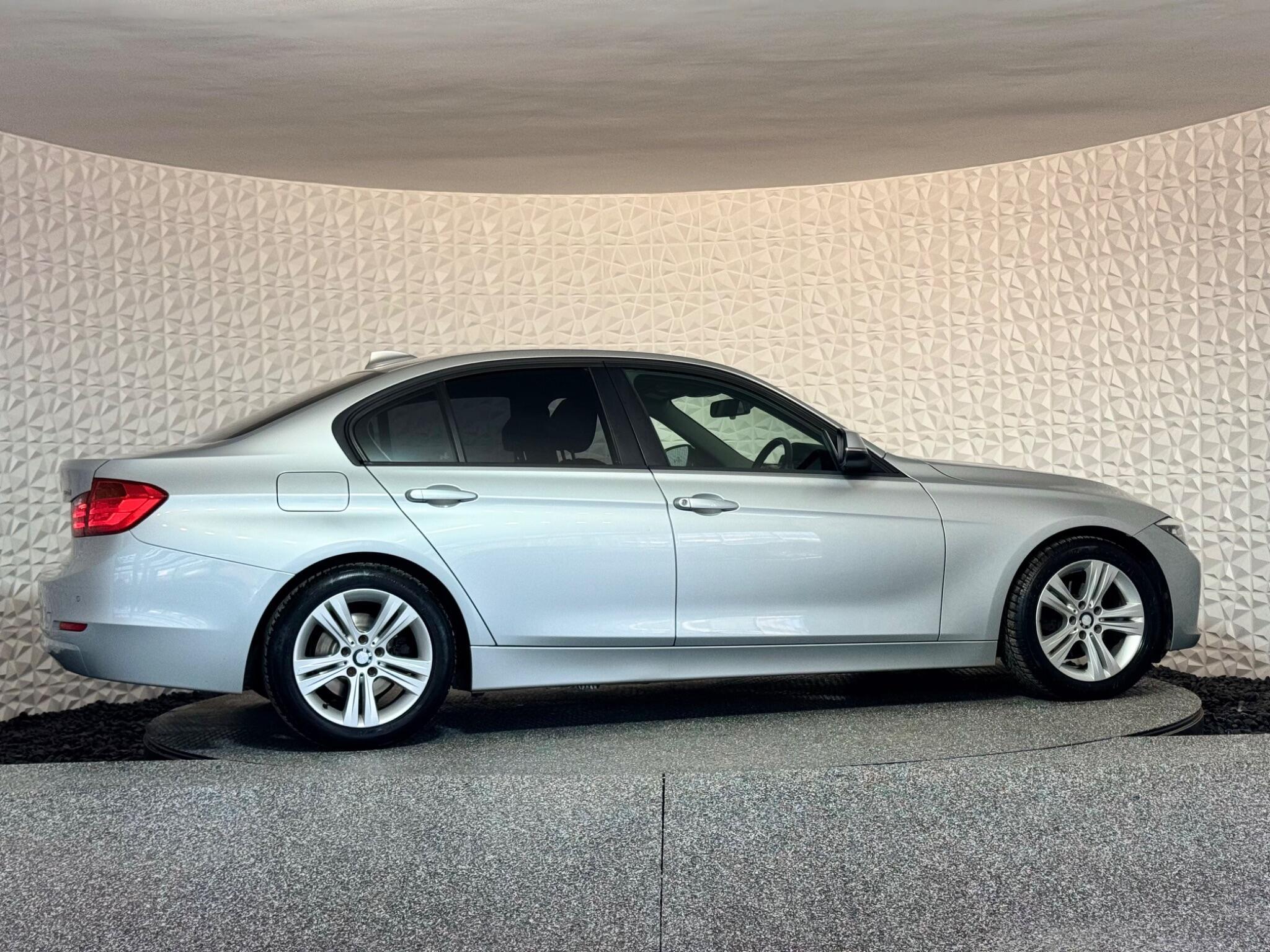 BMW 3 Series - Image 11