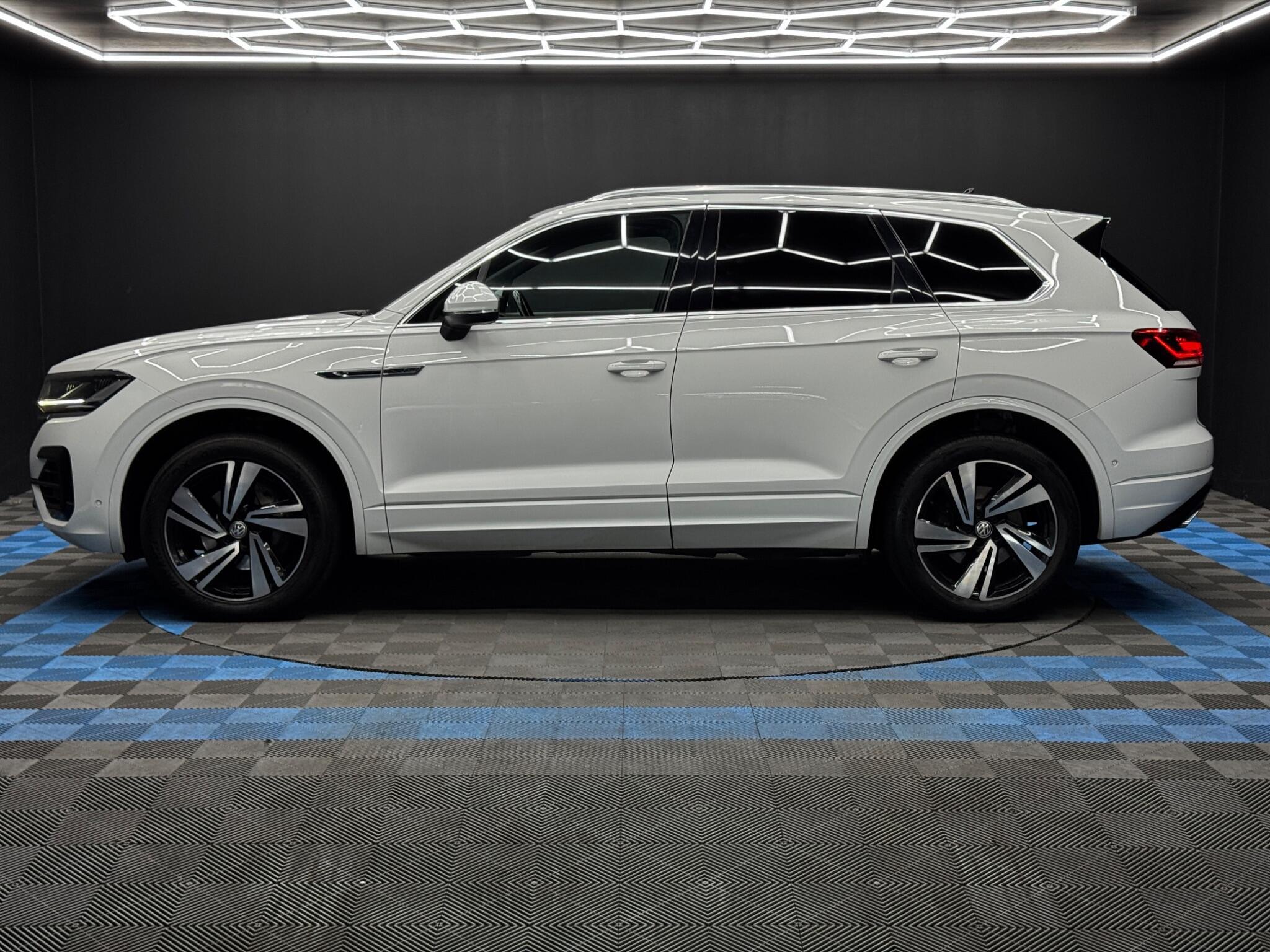 Volkswagen Touareg - Image 8