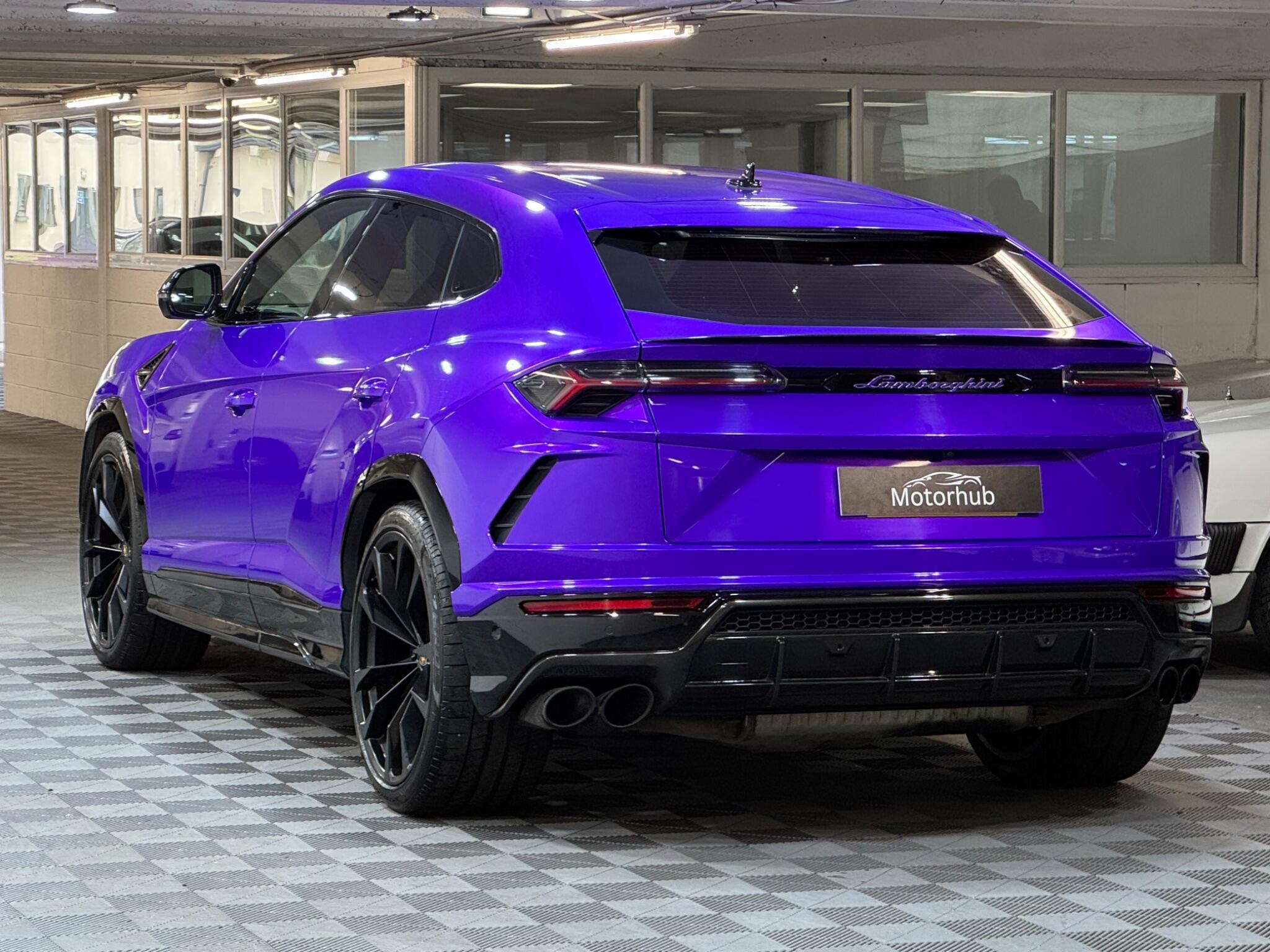 Lamborghini Urus - Image 3