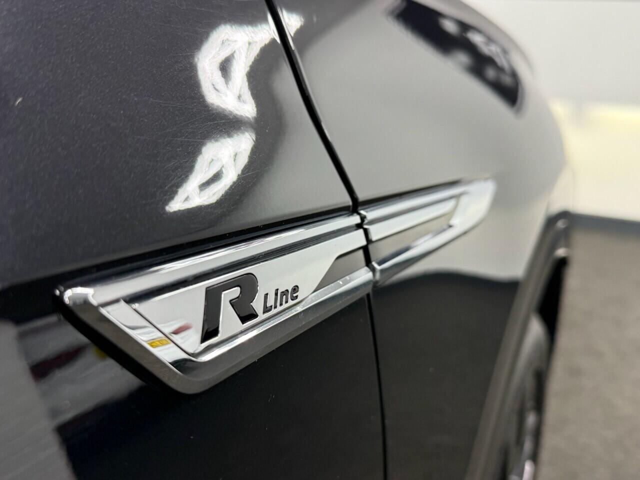 Volkswagen Touareg - Image 13