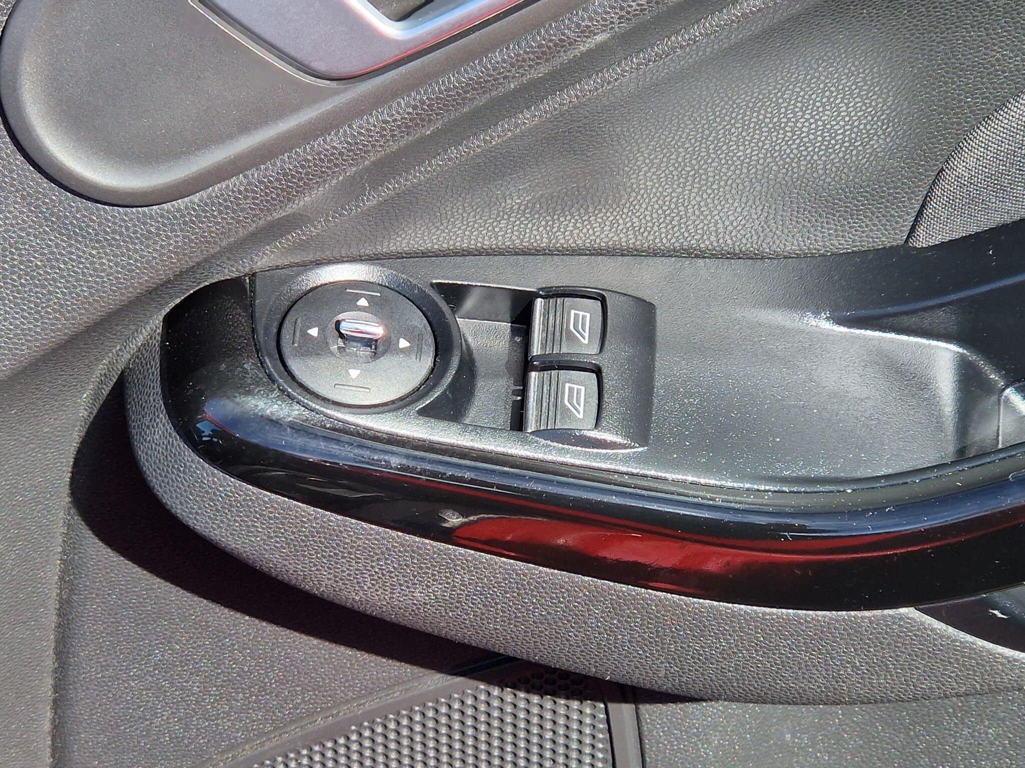 Ford Fiesta - Image 32