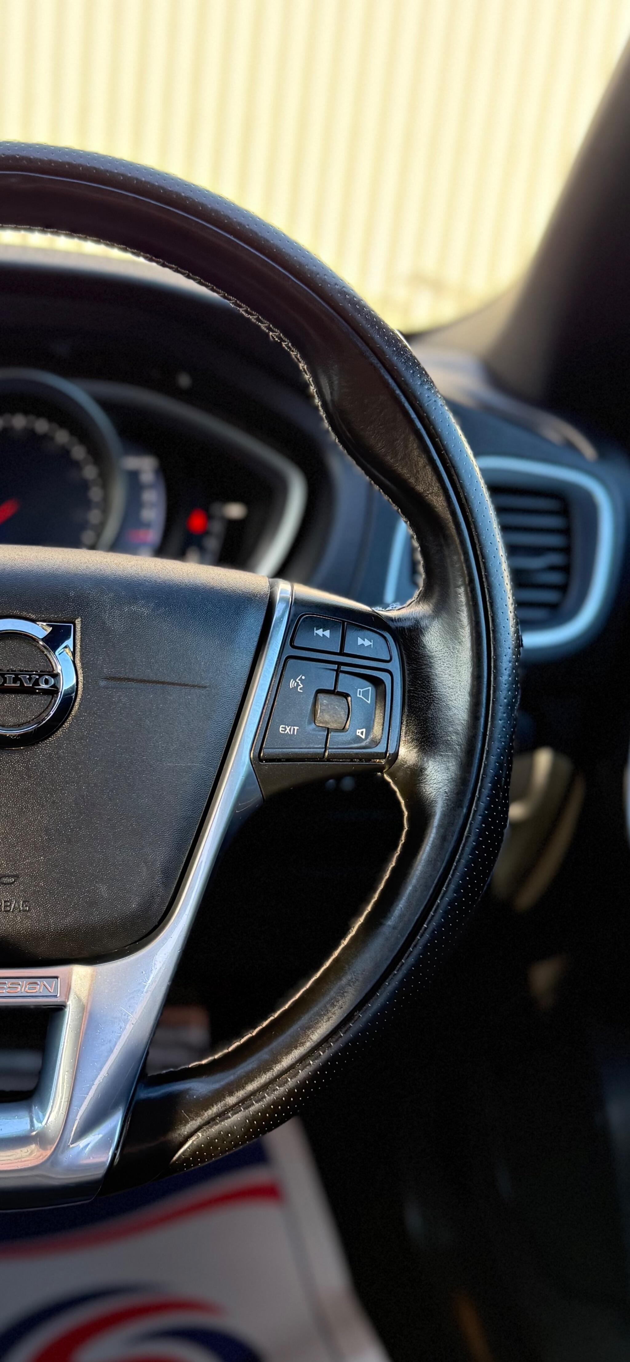 Volvo V40 - Image 35