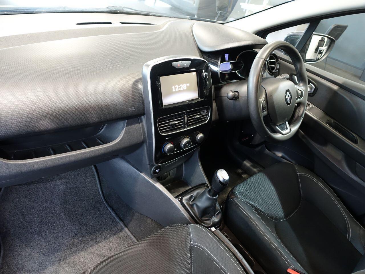 Renault Clio - Image 11