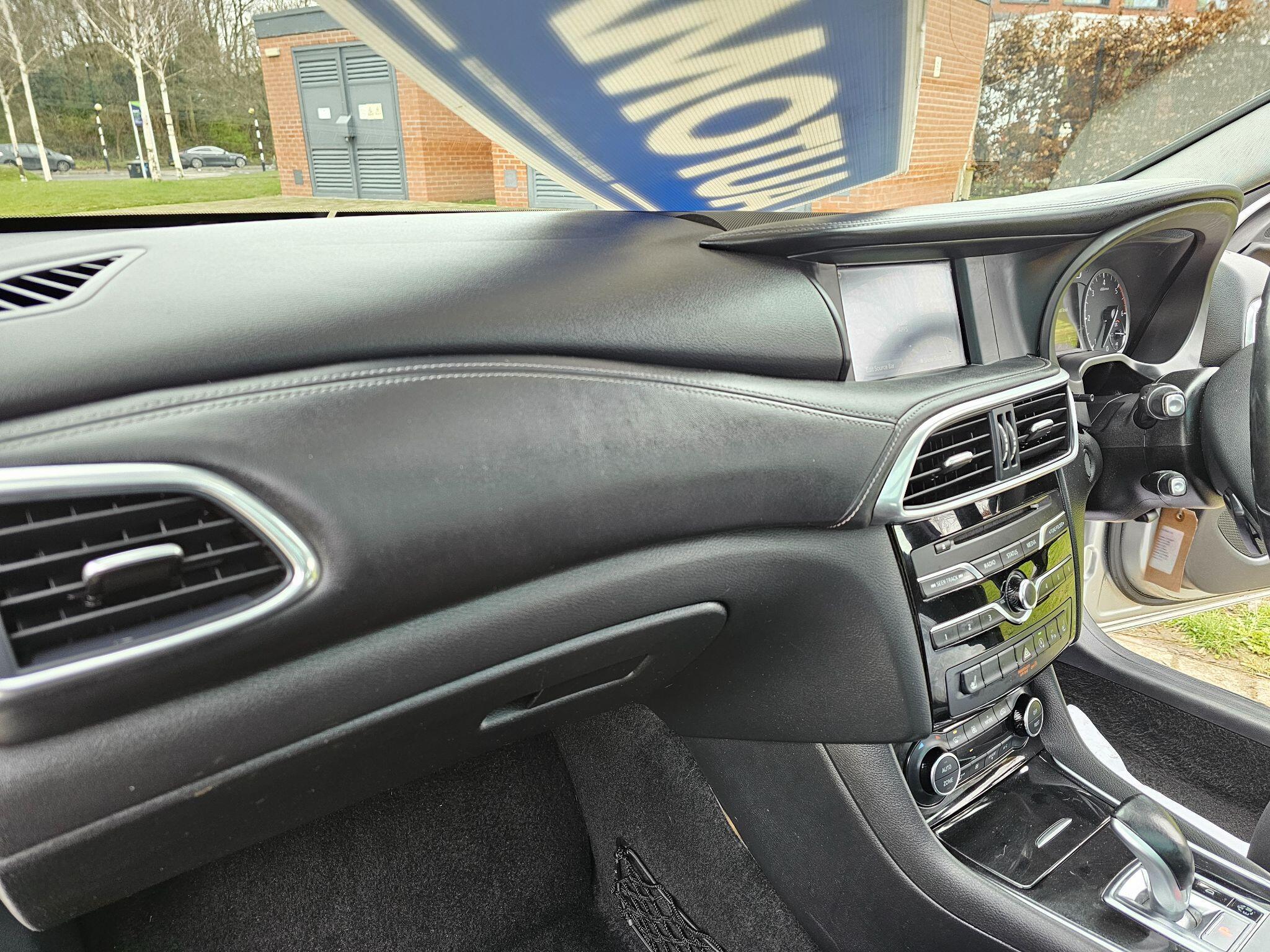 Infiniti Q30 - Image 25