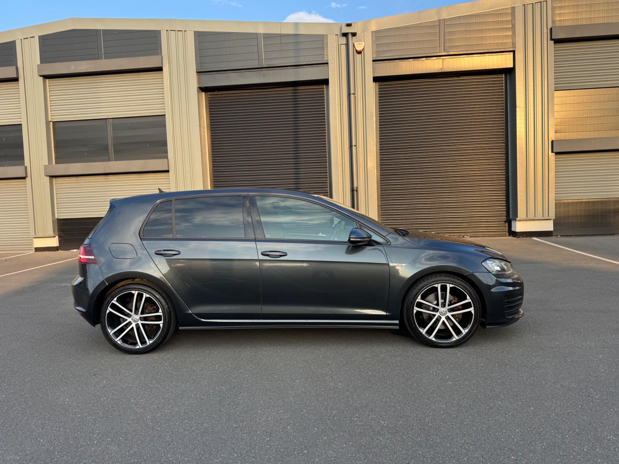 Volkswagen Golf - Image 4