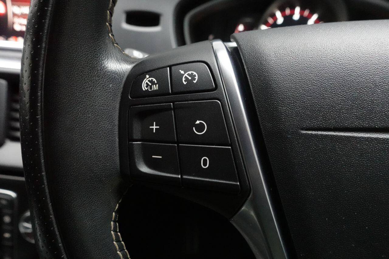 Volvo V40 - Image 18