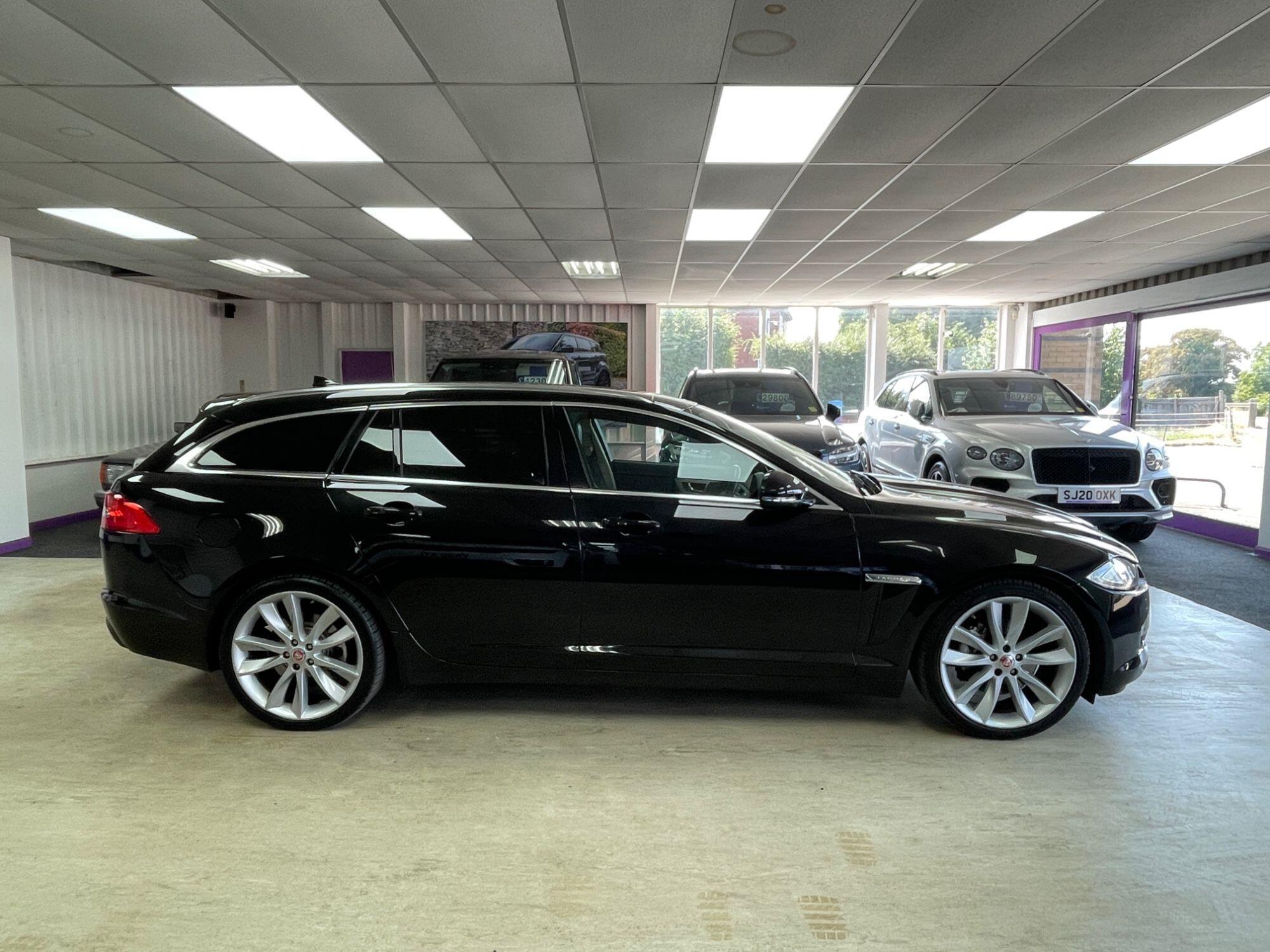 Jaguar XF - Image 12