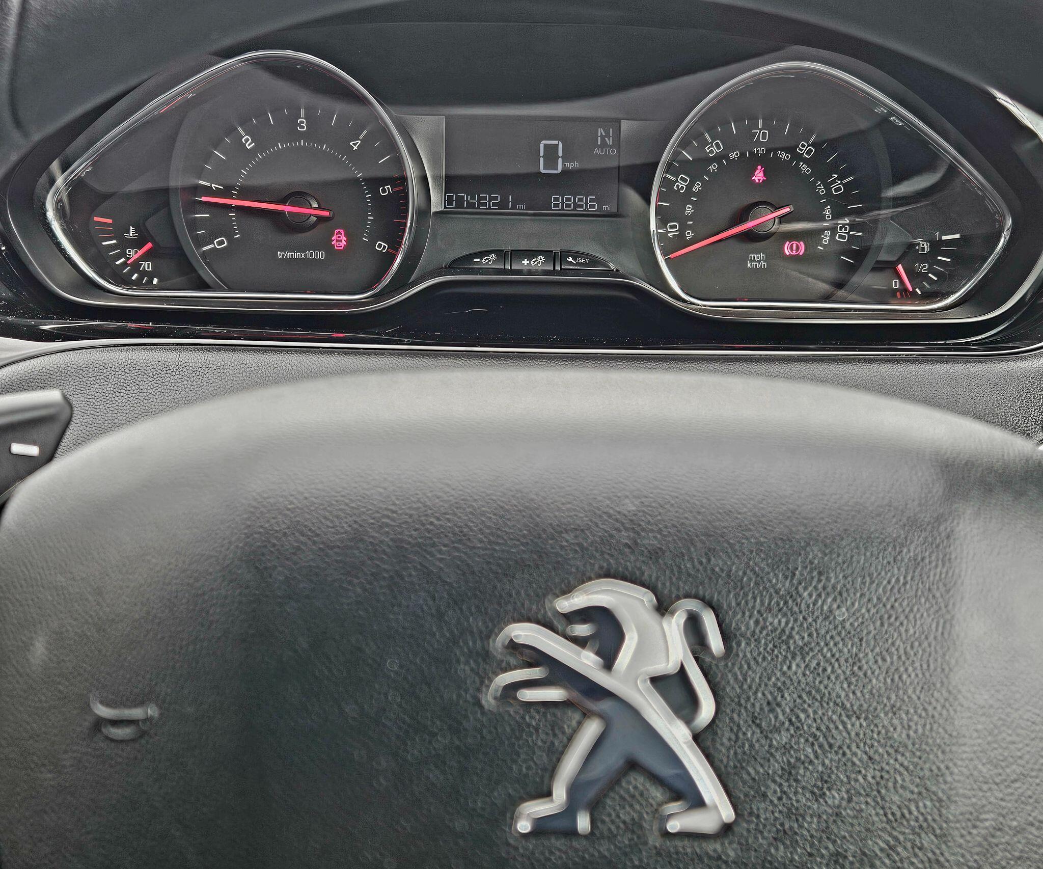 Peugeot 208 - Image 30