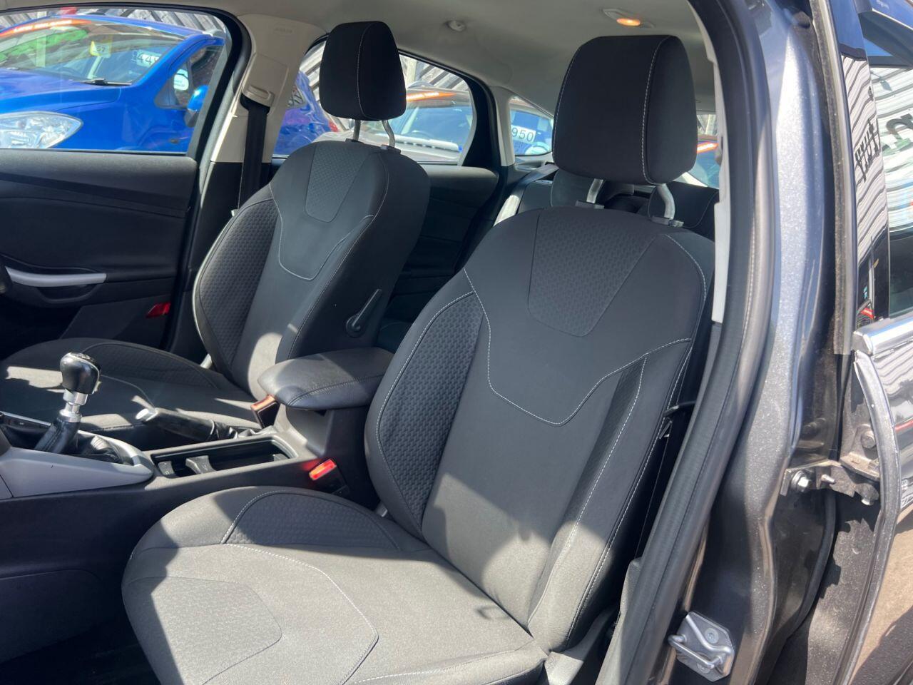 Ford Focus - Image 17