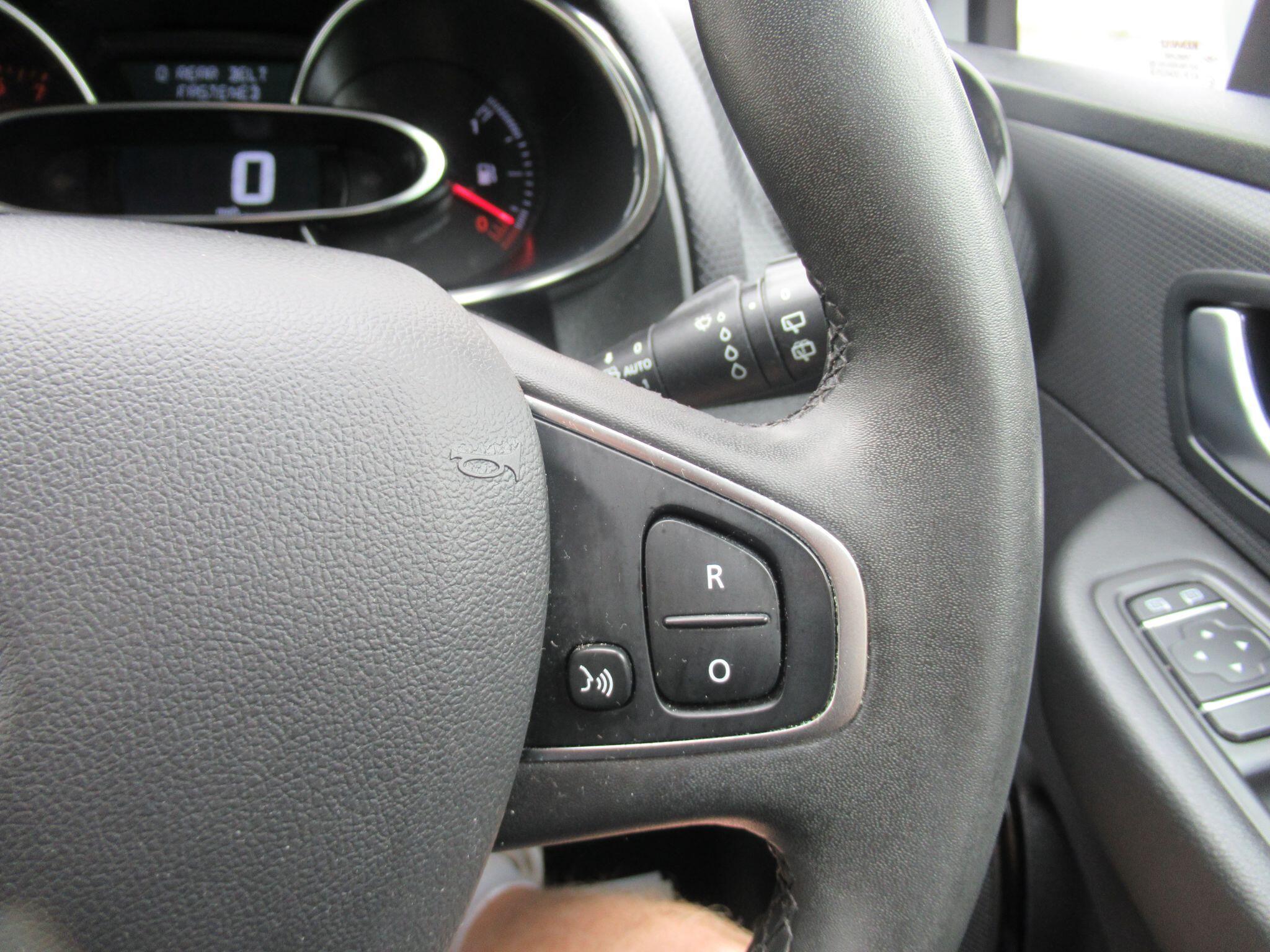 Renault Clio - Image 19