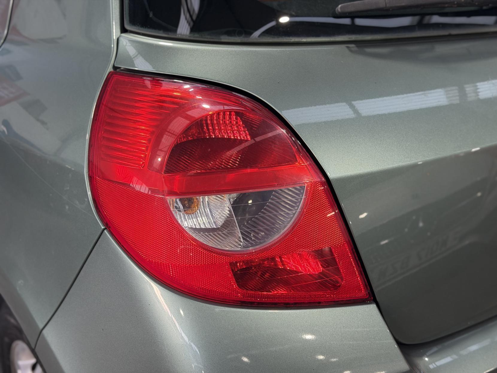 Renault Clio - Image 11