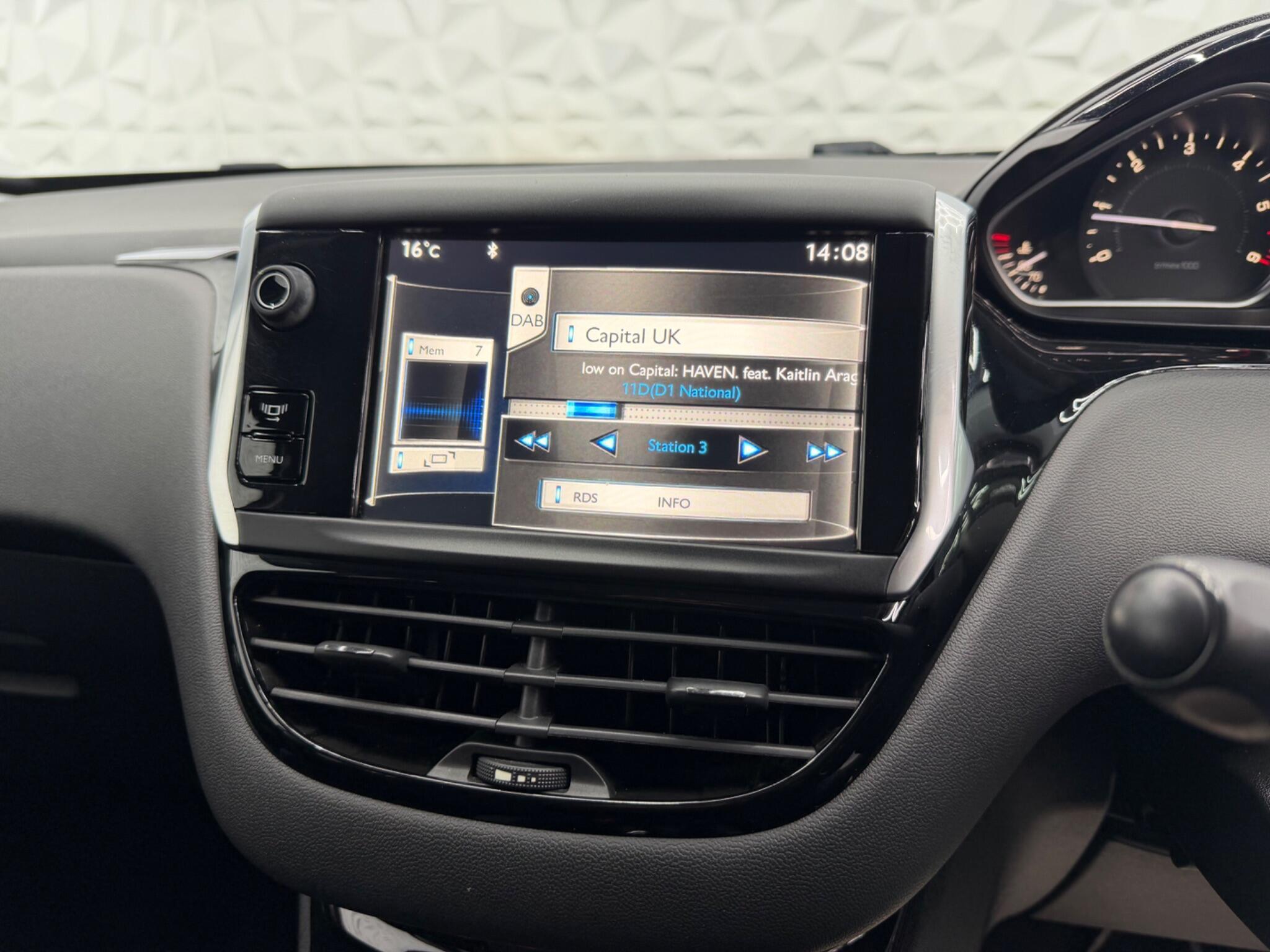 Peugeot 208 - Image 20