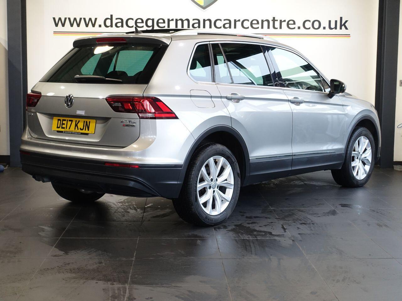 Volkswagen Tiguan - Image 11